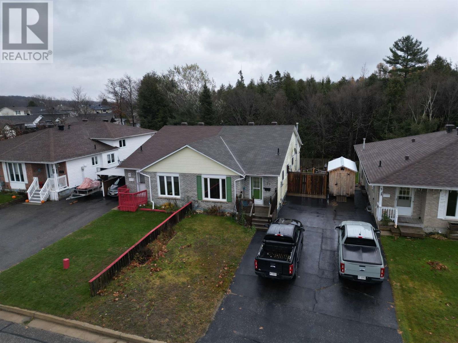 












29 Laurier RD

,
Elliot Lake,




Ontario
P5A2T9

