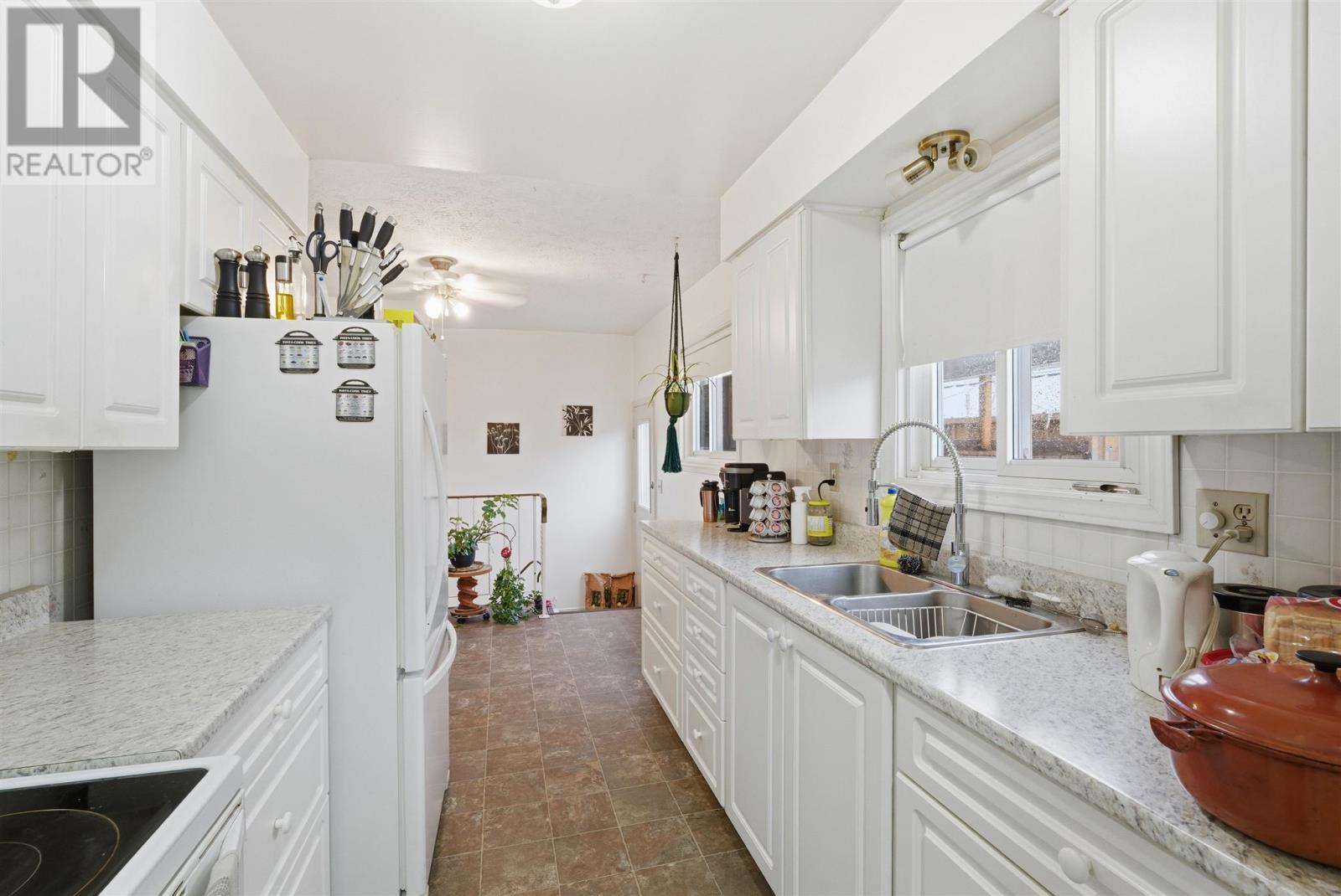 












29 Laurier RD

,
Elliot Lake,




Ontario
P5A2T9

