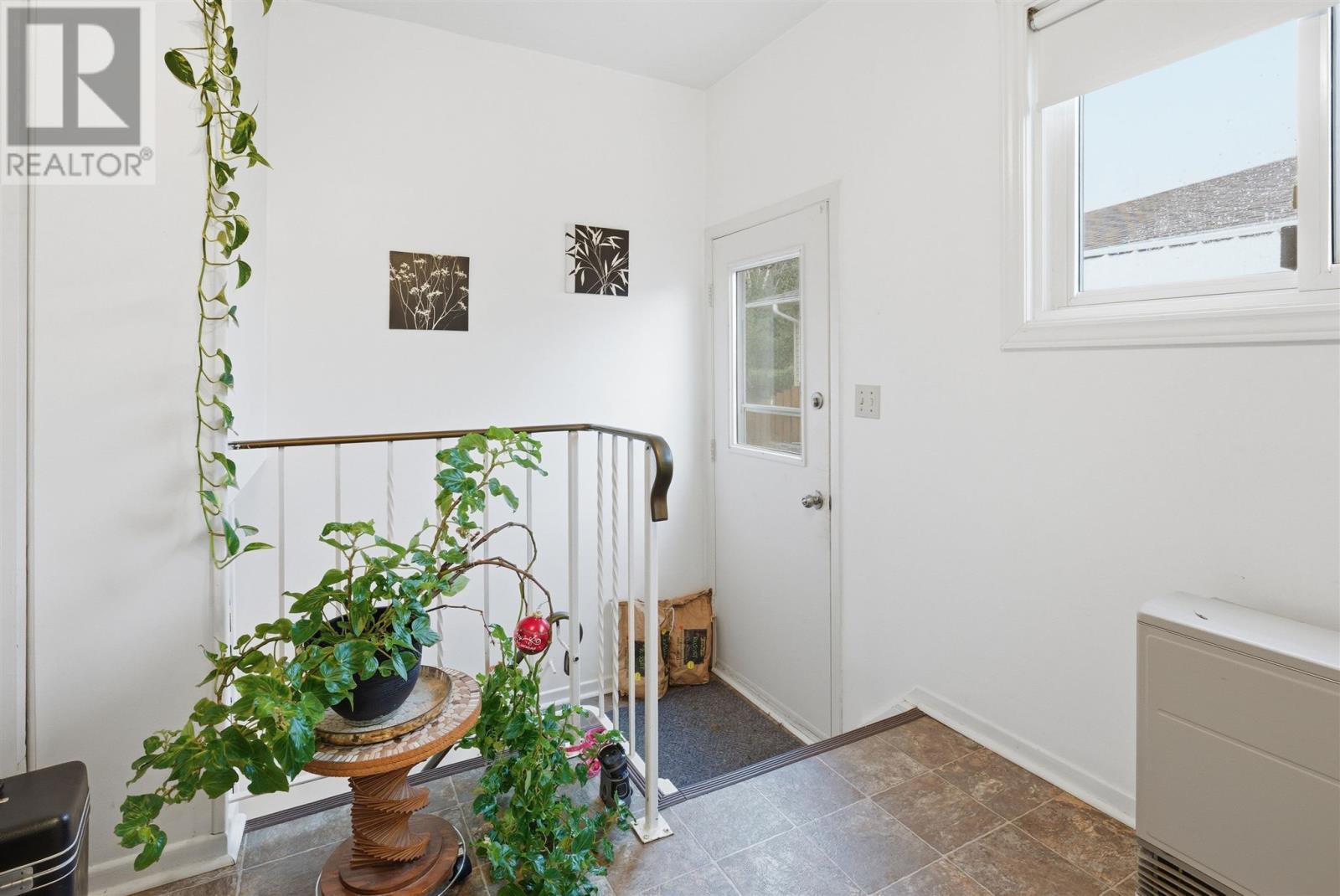 












29 Laurier RD

,
Elliot Lake,




Ontario
P5A2T9

