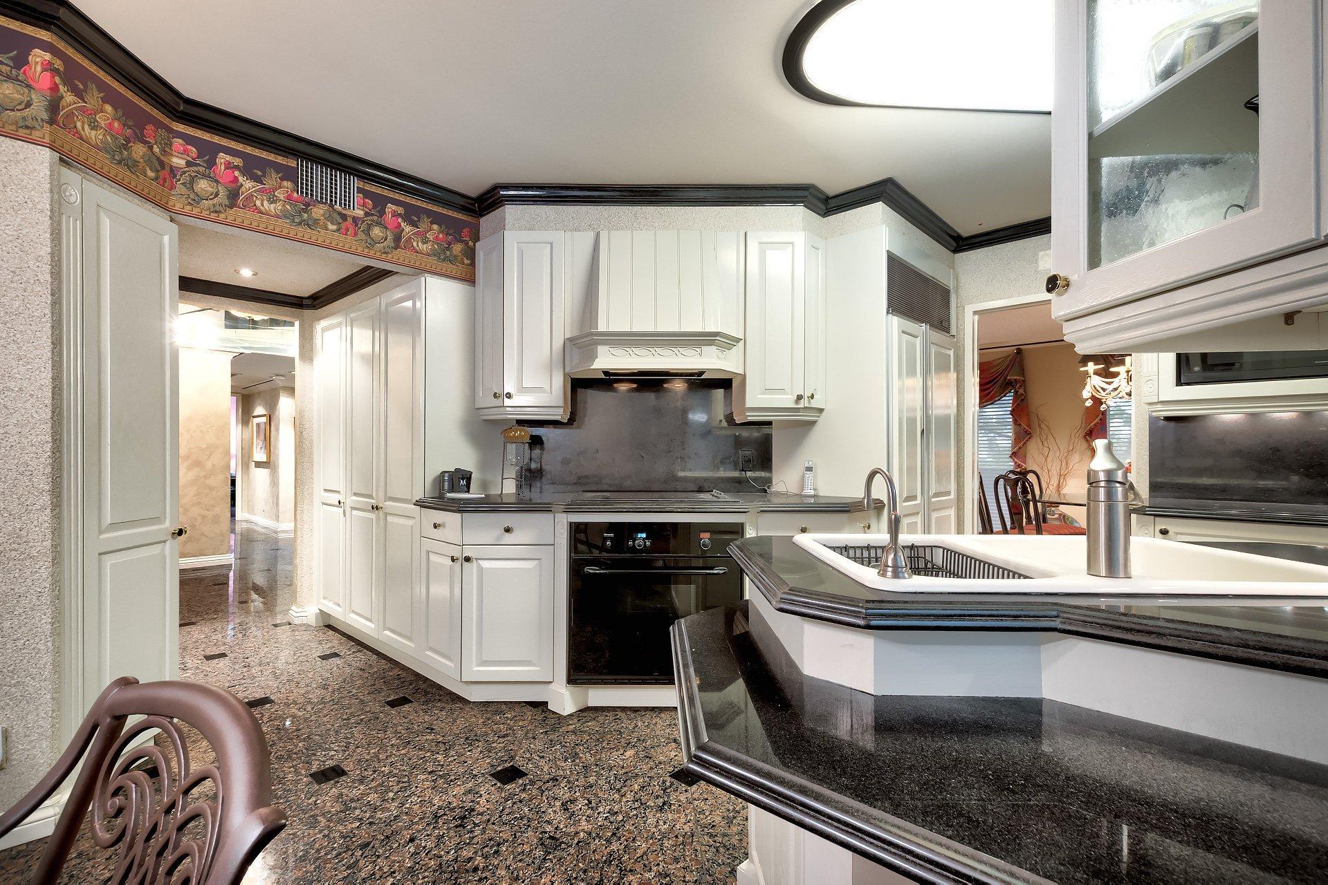 









5720


Av. Rembrandt

, 205,
Côte-Saint-Luc,




QC
H4W3A1

