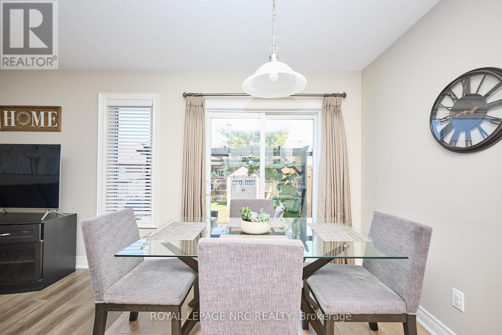 












118 ROSELAWN CRESCENT

,
Welland (Coyle Creek),




Ontario
L3C0C4

