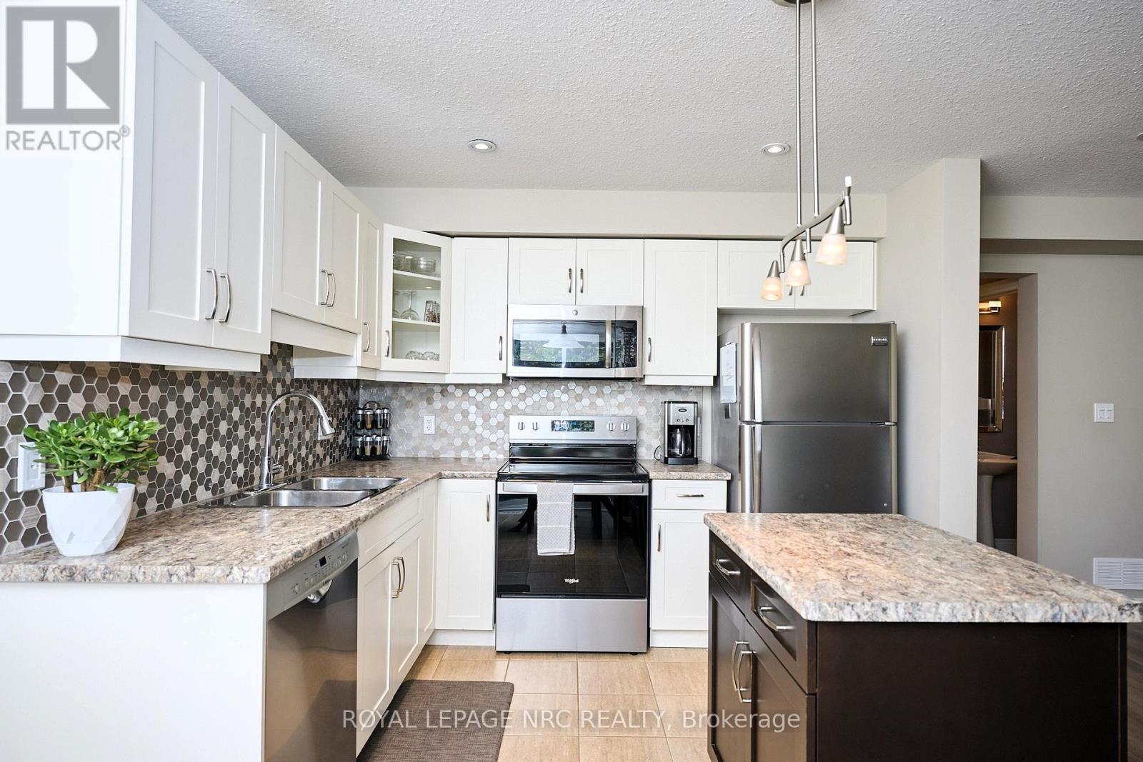 












118 ROSELAWN CRESCENT

,
Welland (Coyle Creek),




Ontario
L3C0C4

