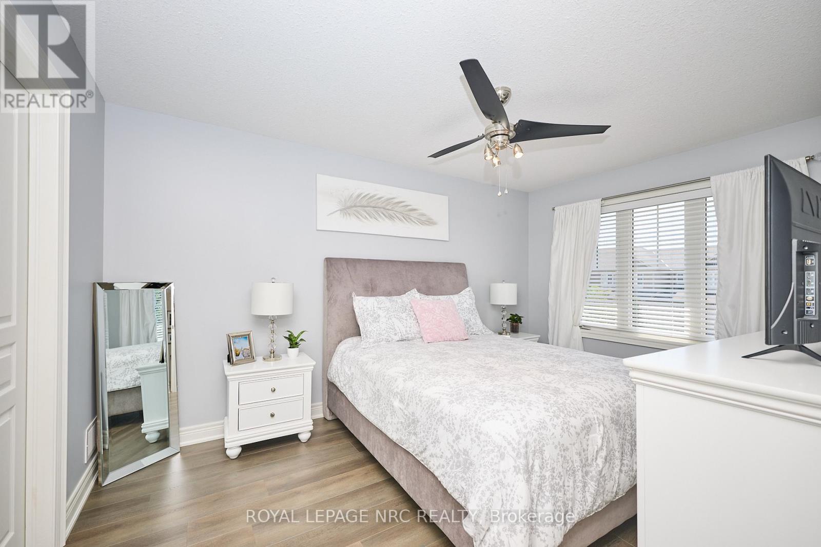 












118 ROSELAWN CRESCENT

,
Welland (Coyle Creek),




Ontario
L3C0C4

