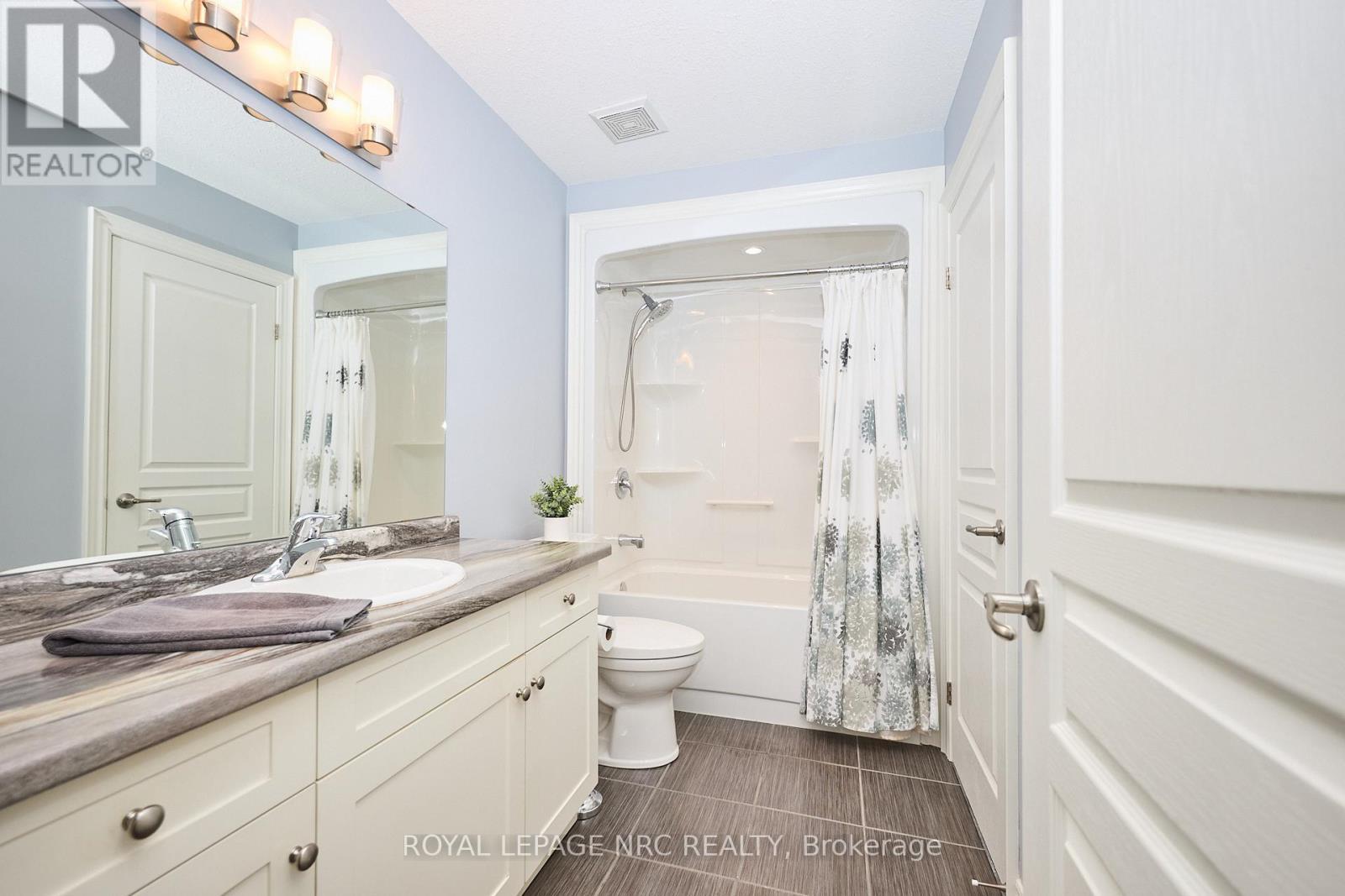 












118 ROSELAWN CRESCENT

,
Welland (Coyle Creek),




Ontario
L3C0C4

