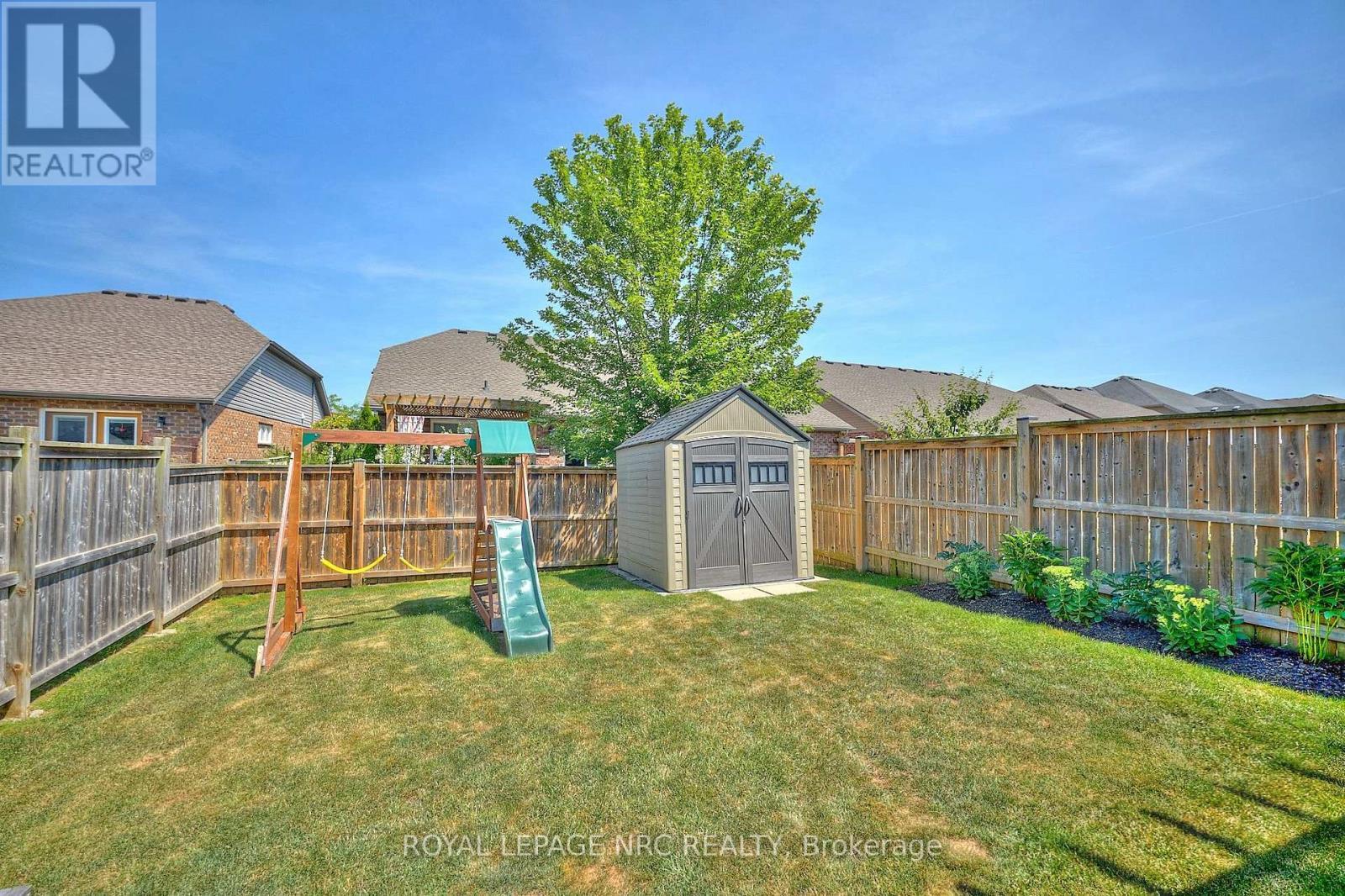 












118 ROSELAWN CRESCENT

,
Welland (Coyle Creek),




Ontario
L3C0C4

