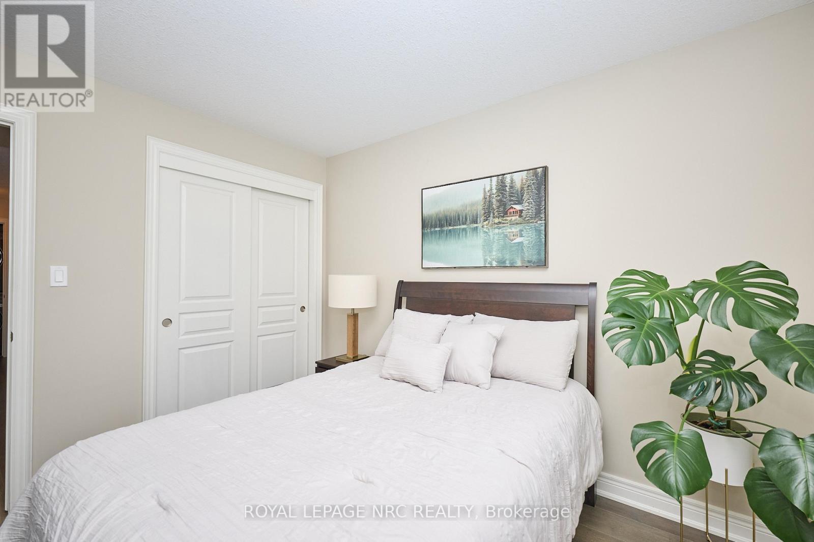 












118 ROSELAWN CRESCENT

,
Welland (Coyle Creek),




Ontario
L3C0C4

