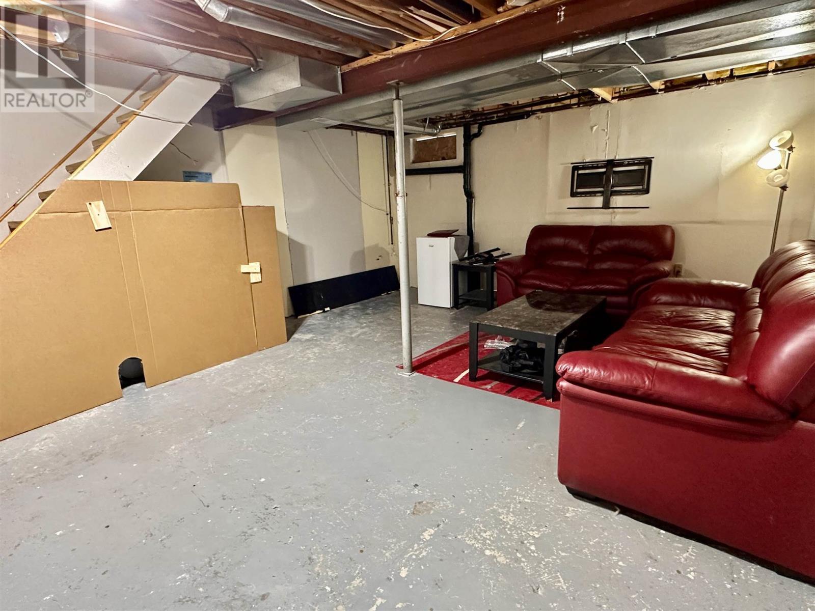 












38 Pearson DR

,
Elliot Lake,




Ontario
P5A2V6

