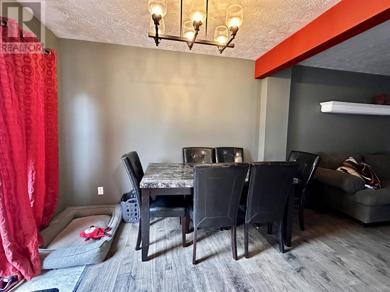 












38 Pearson DR

,
Elliot Lake,




Ontario
P5A2V6

