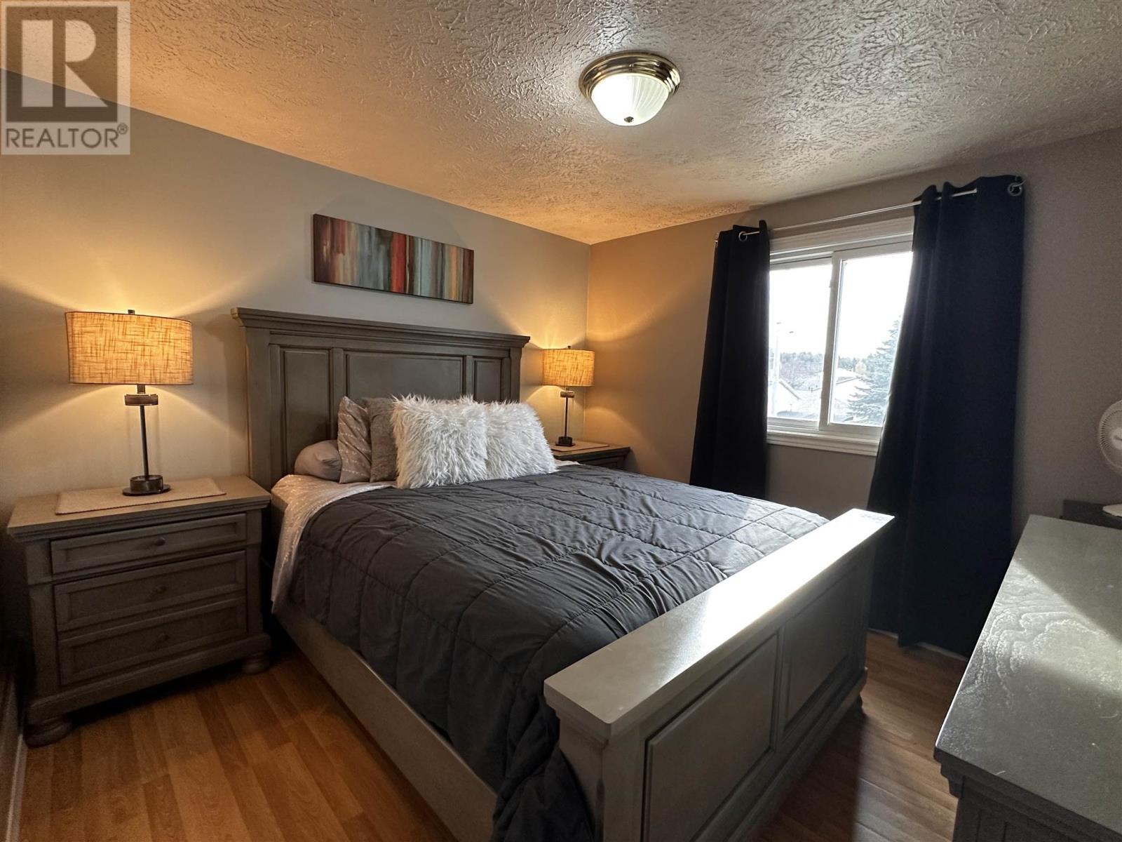 












38 Pearson DR

,
Elliot Lake,




Ontario
P5A2V6

