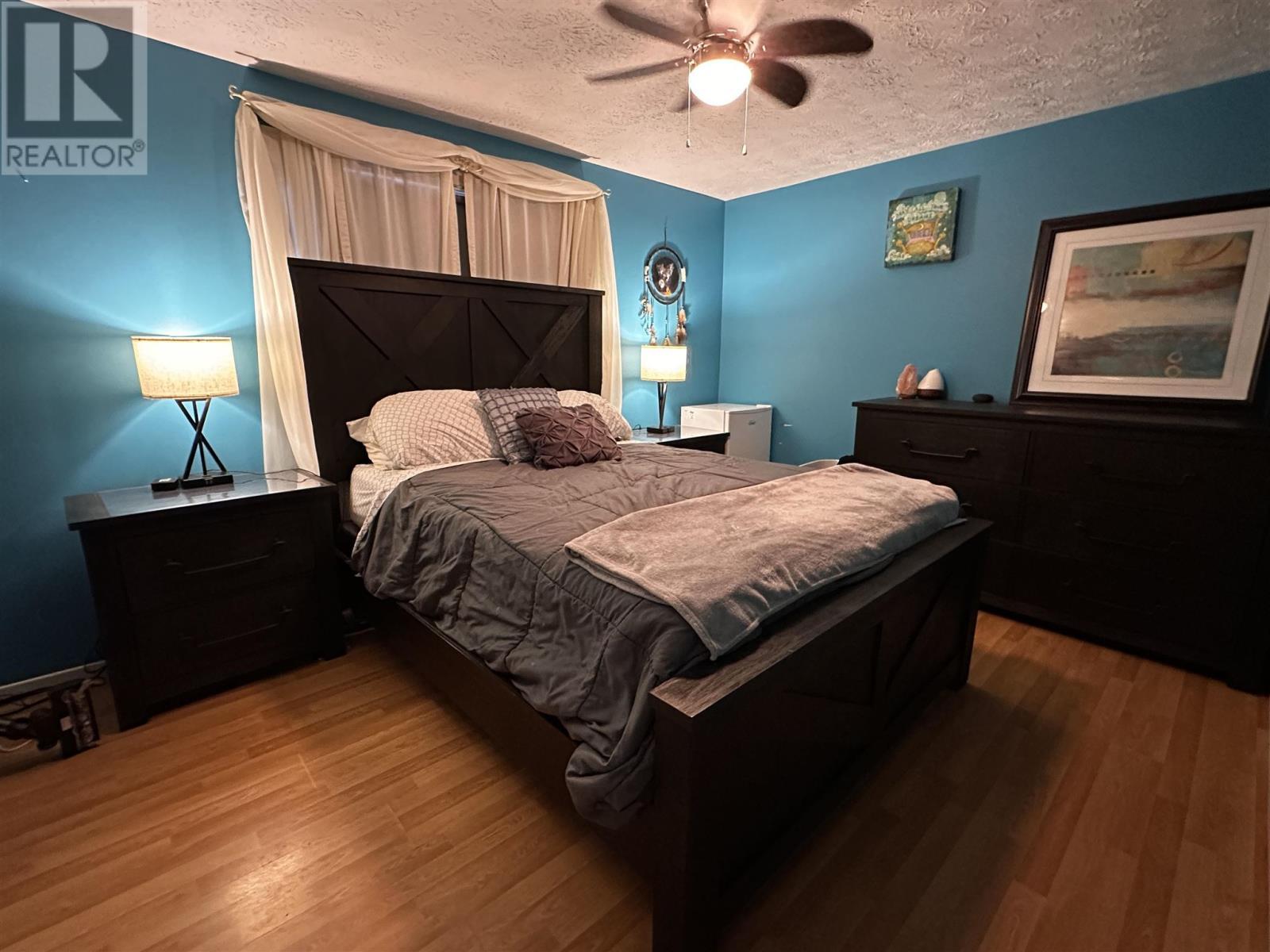 












38 Pearson DR

,
Elliot Lake,




Ontario
P5A2V6

