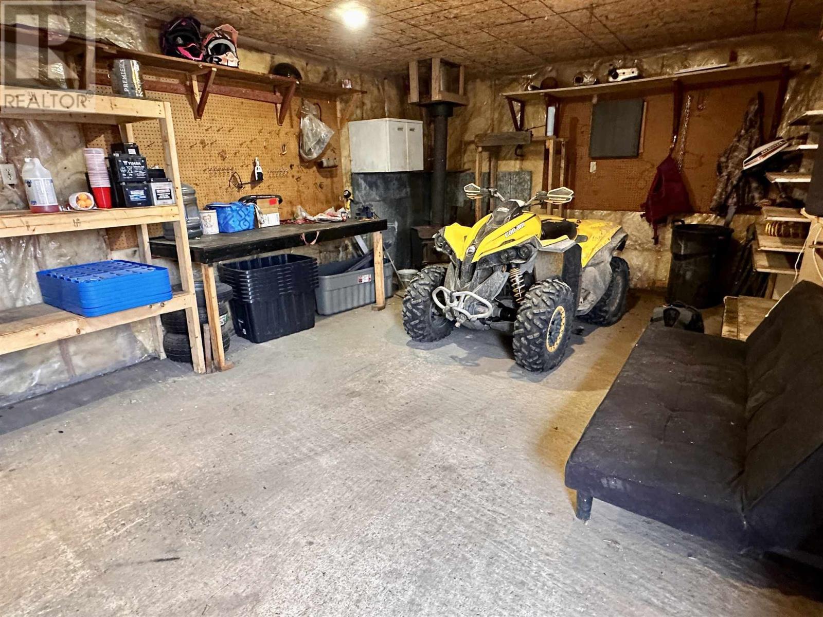 












38 Pearson DR

,
Elliot Lake,




Ontario
P5A2V6

