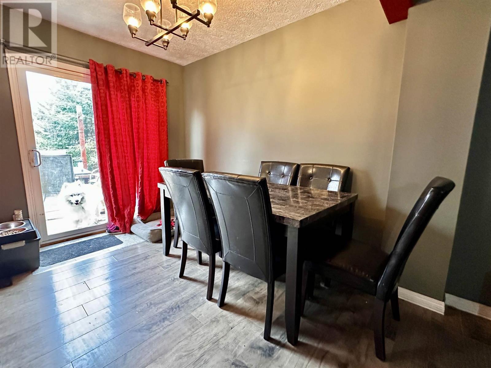 












38 Pearson DR

,
Elliot Lake,




Ontario
P5A2V6

