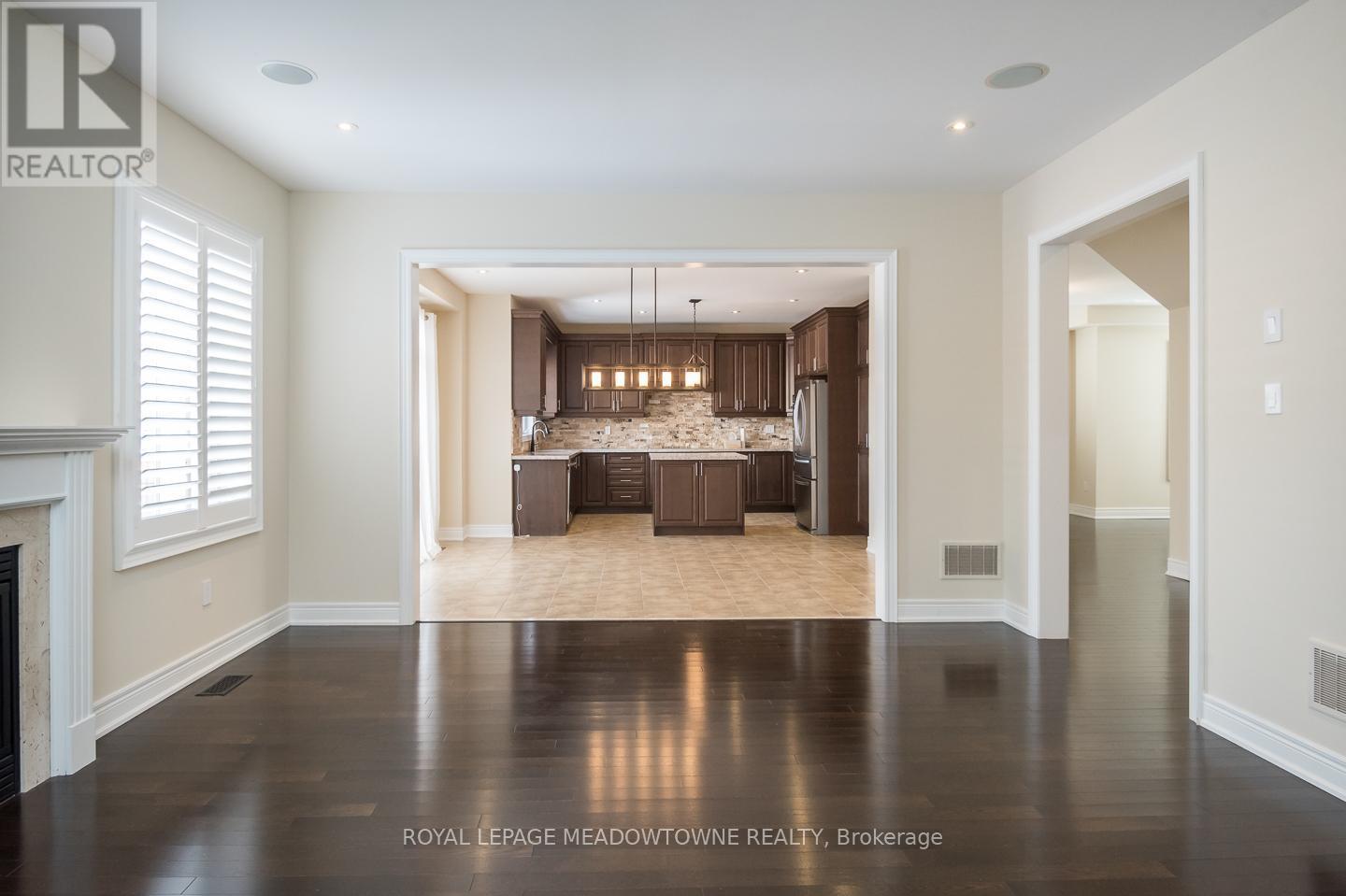 












195 HUDDLESTONE CRESCENT

,
Milton,




Ontario
L9T8M9

