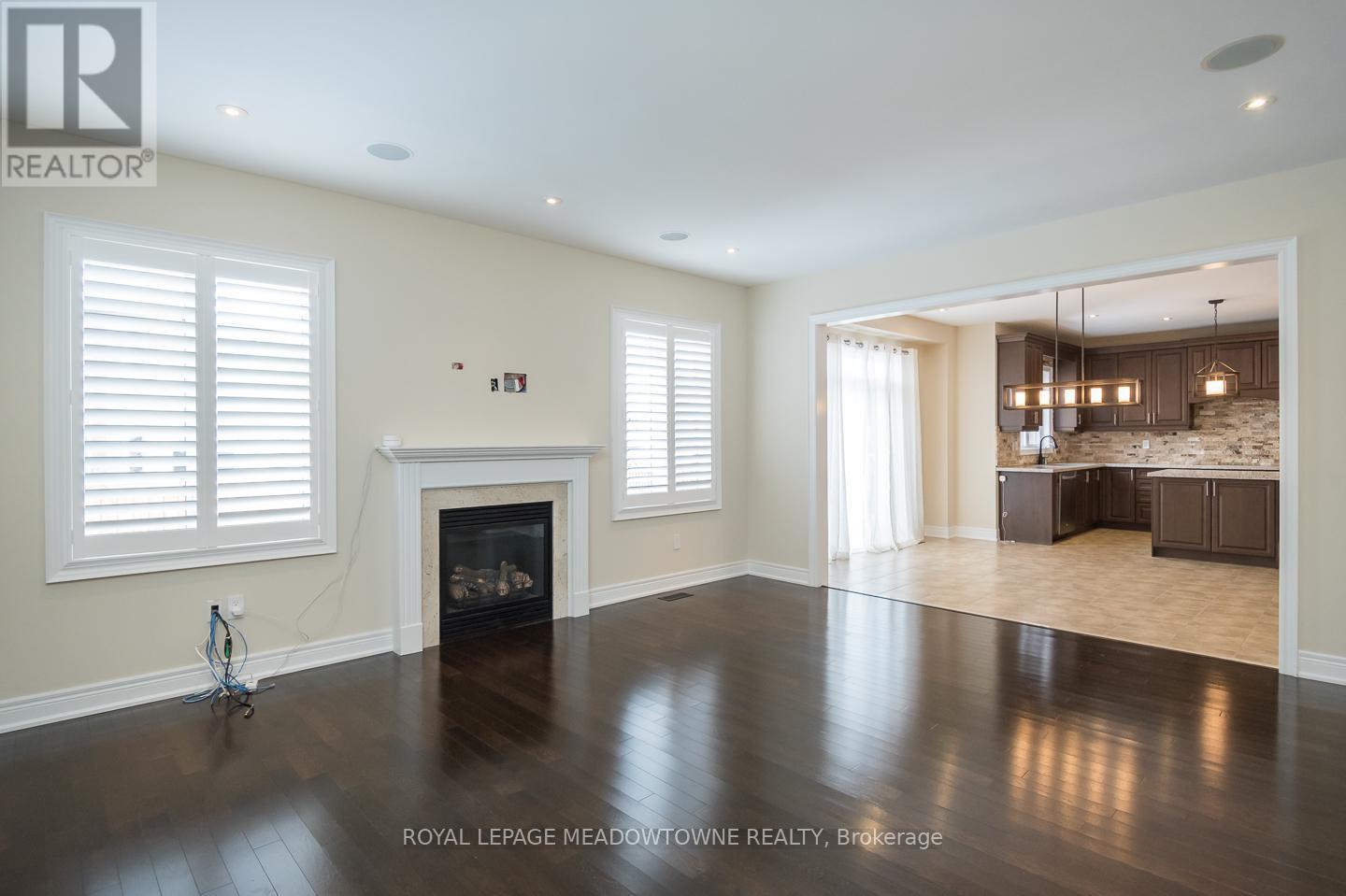 












195 HUDDLESTONE CRESCENT

,
Milton,




Ontario
L9T8M9

