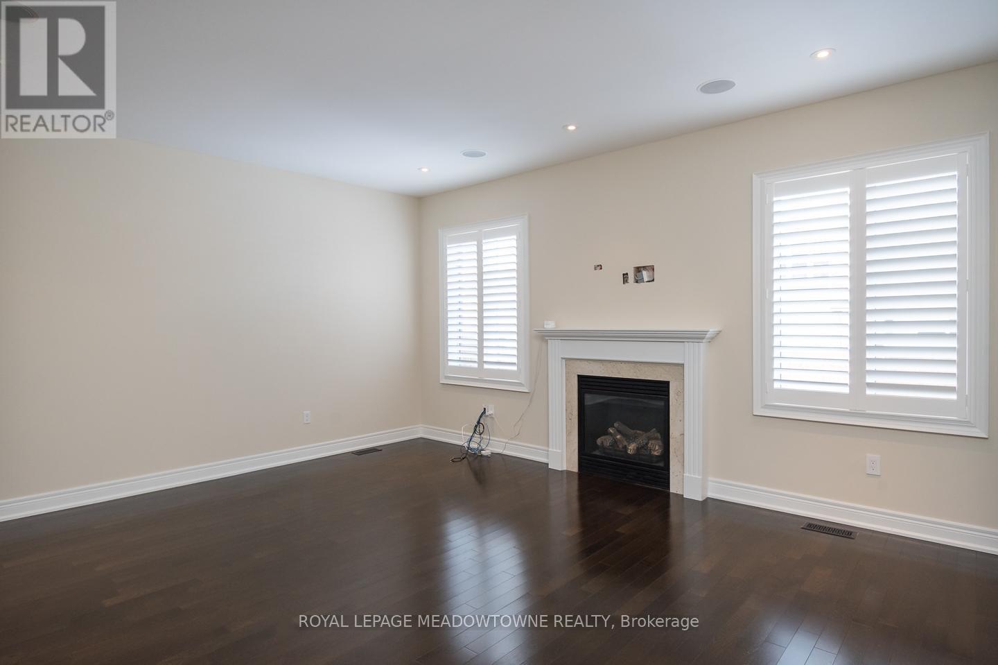 












195 HUDDLESTONE CRESCENT

,
Milton,




Ontario
L9T8M9

