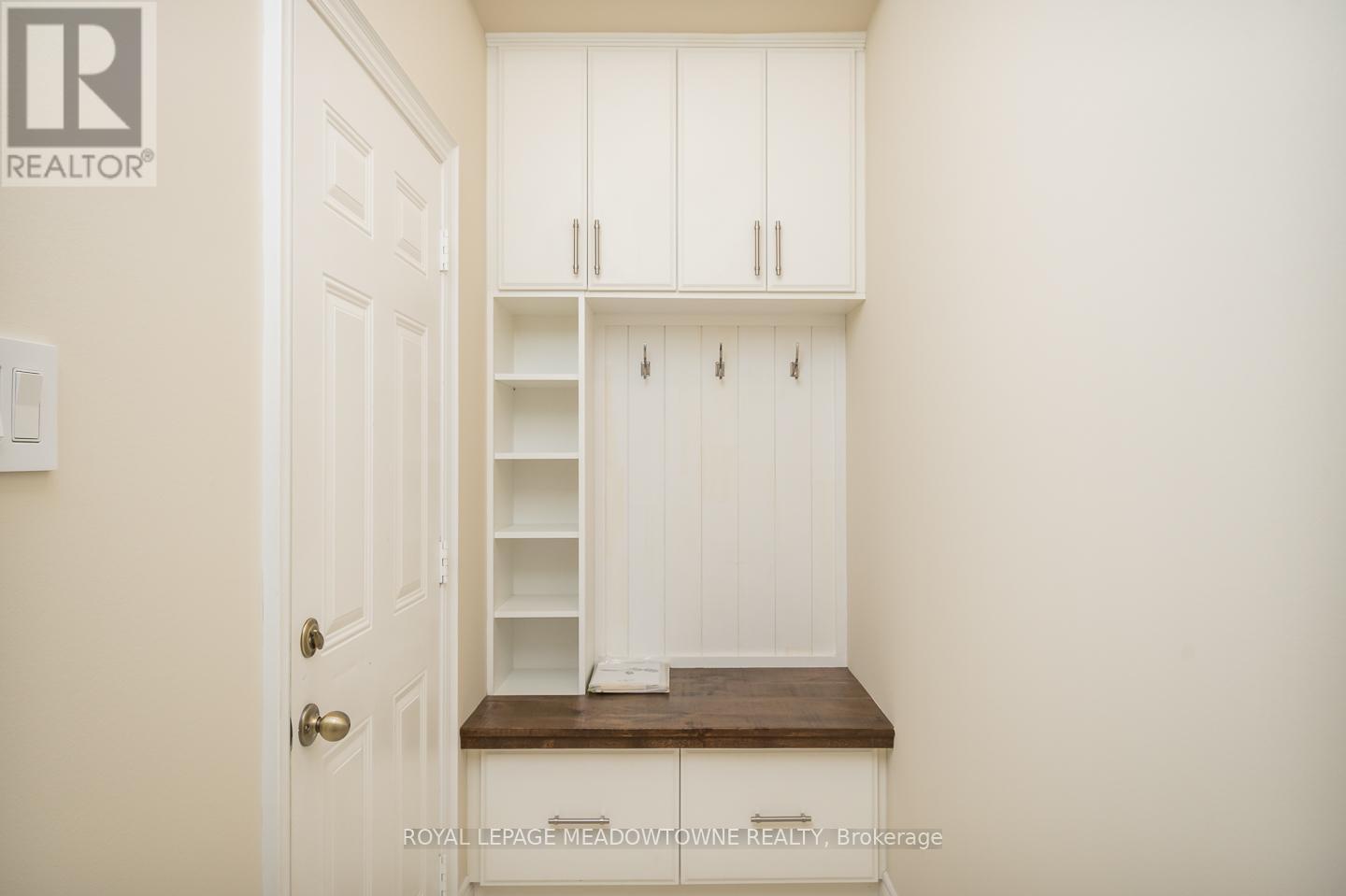 












195 HUDDLESTONE CRESCENT

,
Milton,




Ontario
L9T8M9

