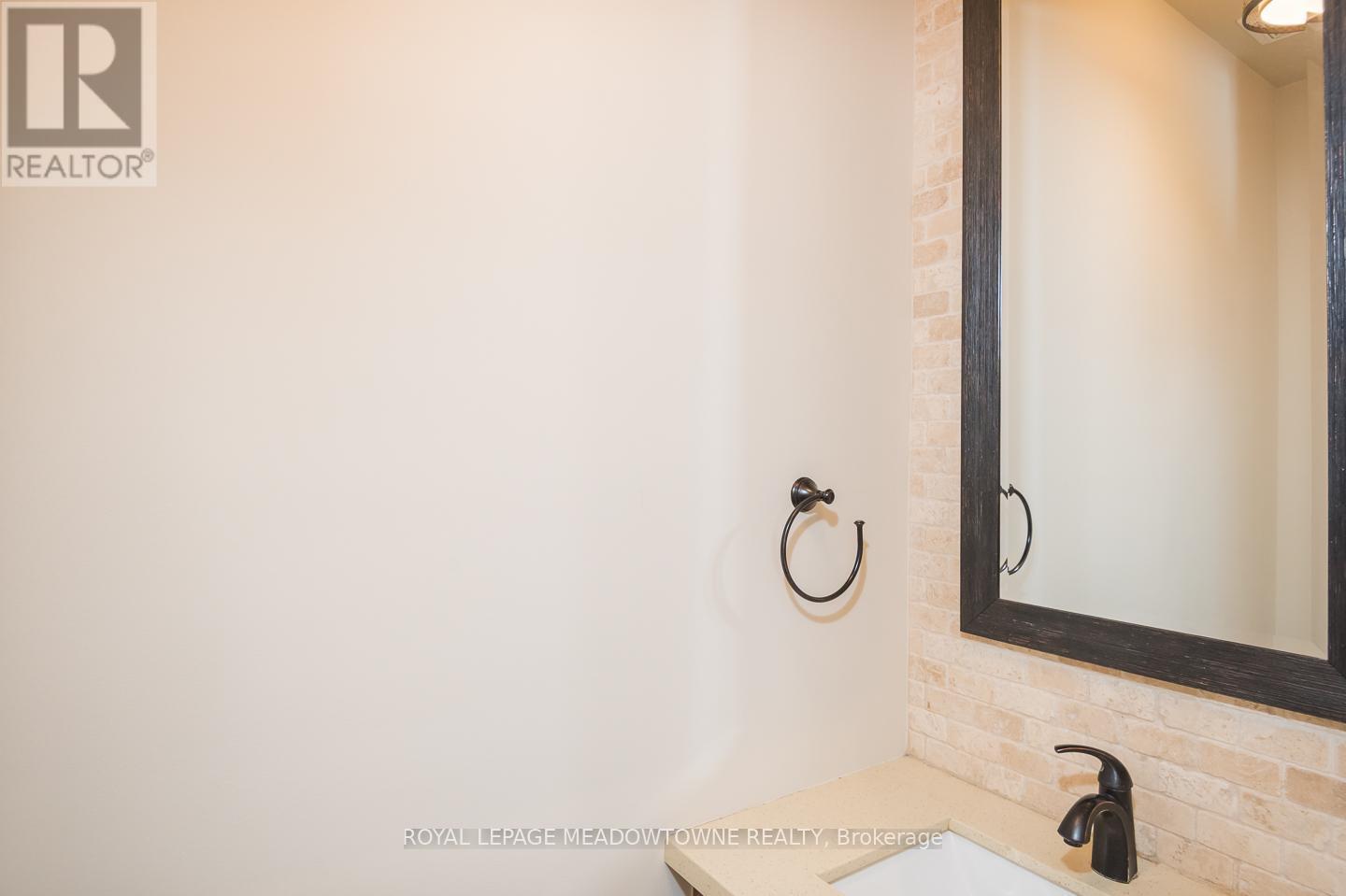 












195 HUDDLESTONE CRESCENT

,
Milton,




Ontario
L9T8M9

