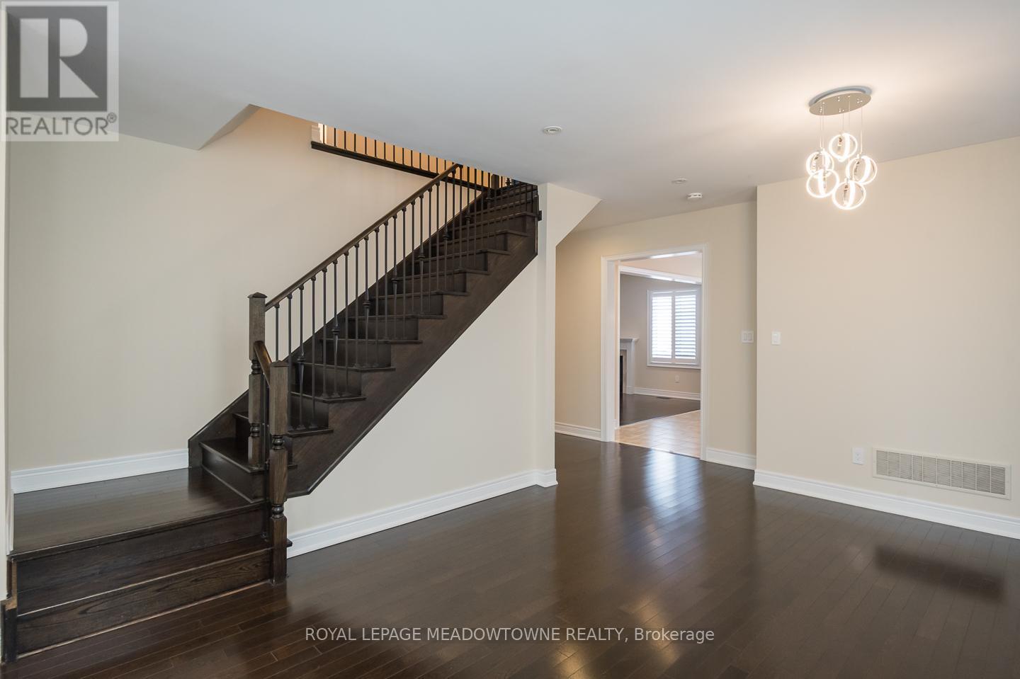 












195 HUDDLESTONE CRESCENT

,
Milton,




Ontario
L9T8M9

