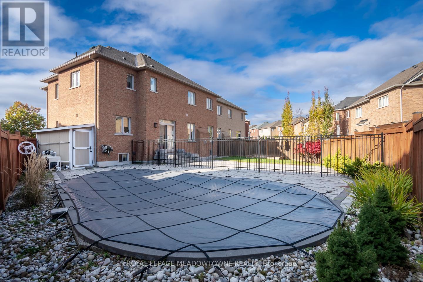 












195 HUDDLESTONE CRESCENT

,
Milton,




Ontario
L9T8M9

