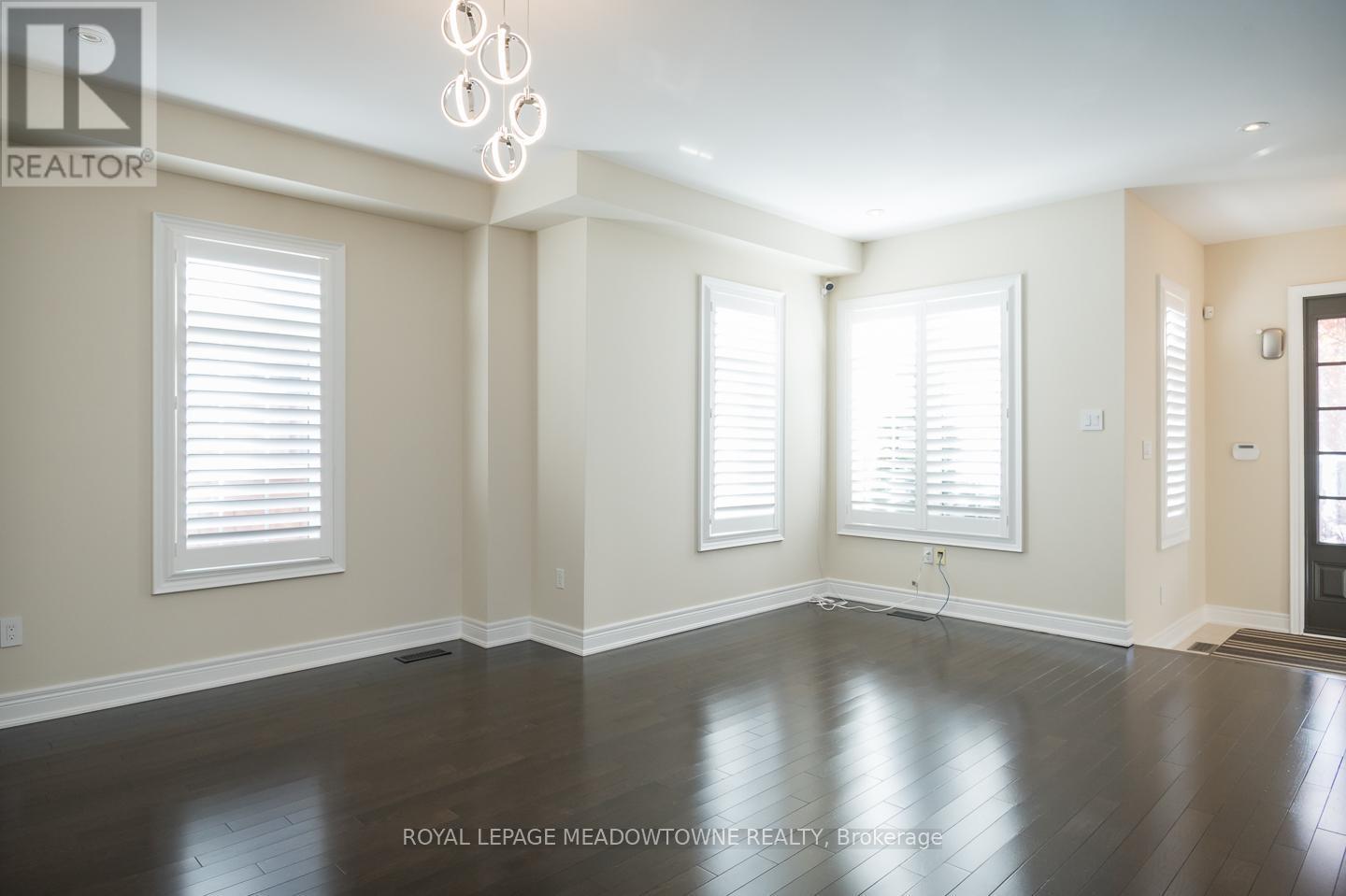 












195 HUDDLESTONE CRESCENT

,
Milton,




Ontario
L9T8M9

