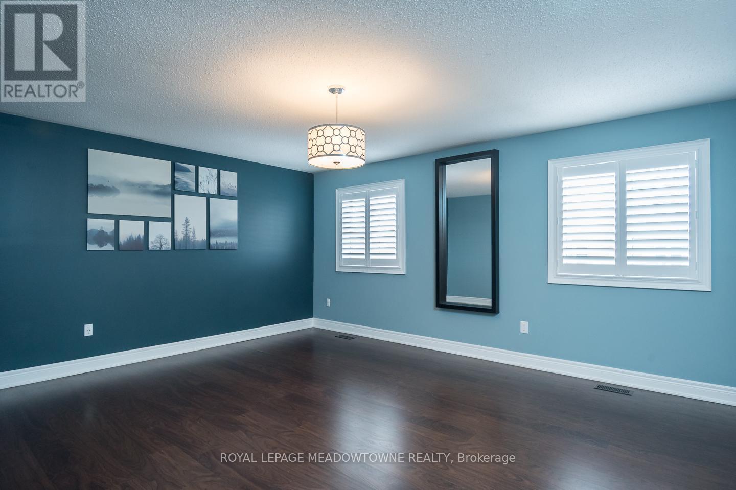 












195 HUDDLESTONE CRESCENT

,
Milton,




Ontario
L9T8M9

