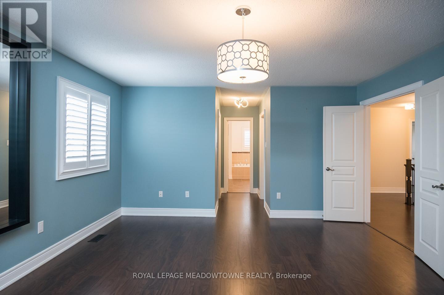 












195 HUDDLESTONE CRESCENT

,
Milton,




Ontario
L9T8M9

