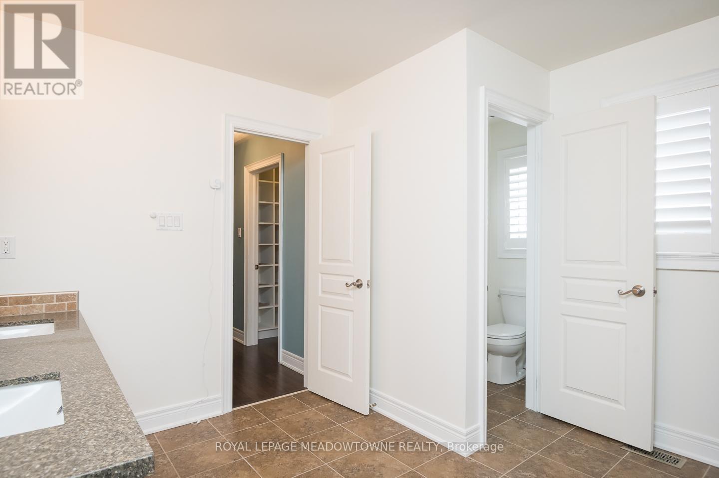 












195 HUDDLESTONE CRESCENT

,
Milton,




Ontario
L9T8M9

