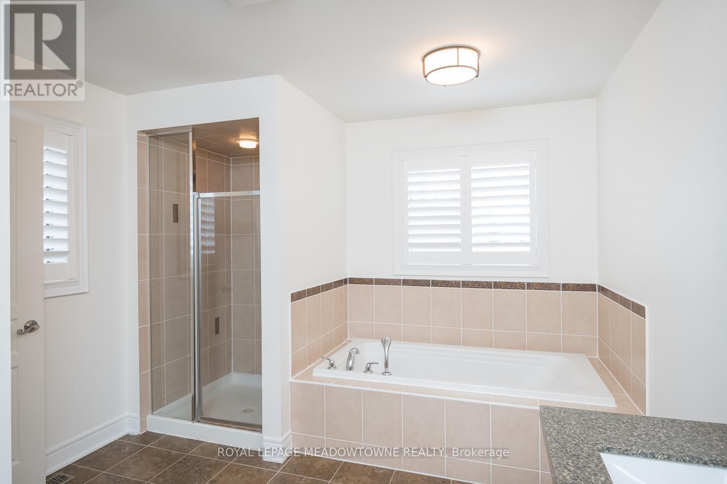 












195 HUDDLESTONE CRESCENT

,
Milton,




Ontario
L9T8M9

