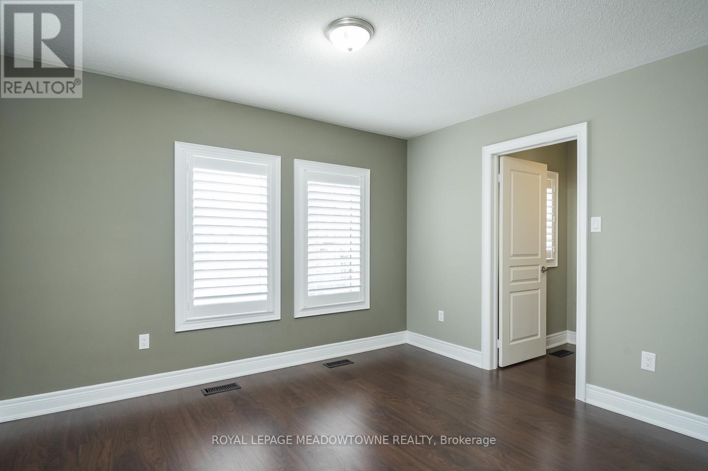 












195 HUDDLESTONE CRESCENT

,
Milton,




Ontario
L9T8M9

