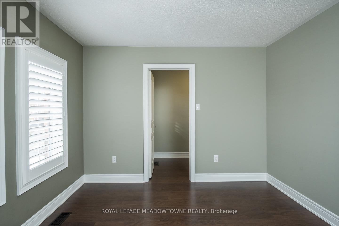 












195 HUDDLESTONE CRESCENT

,
Milton,




Ontario
L9T8M9

