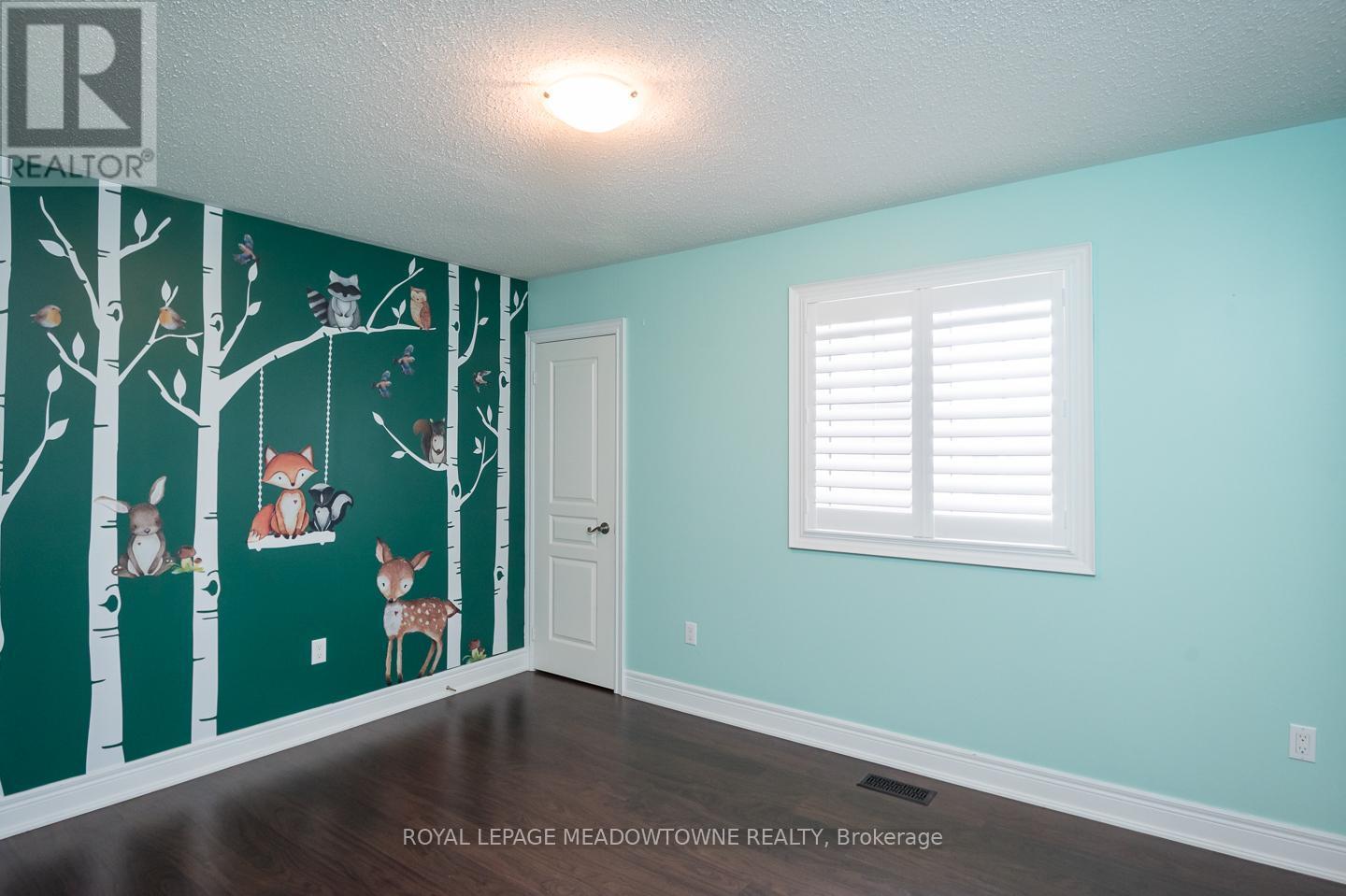 












195 HUDDLESTONE CRESCENT

,
Milton,




Ontario
L9T8M9

