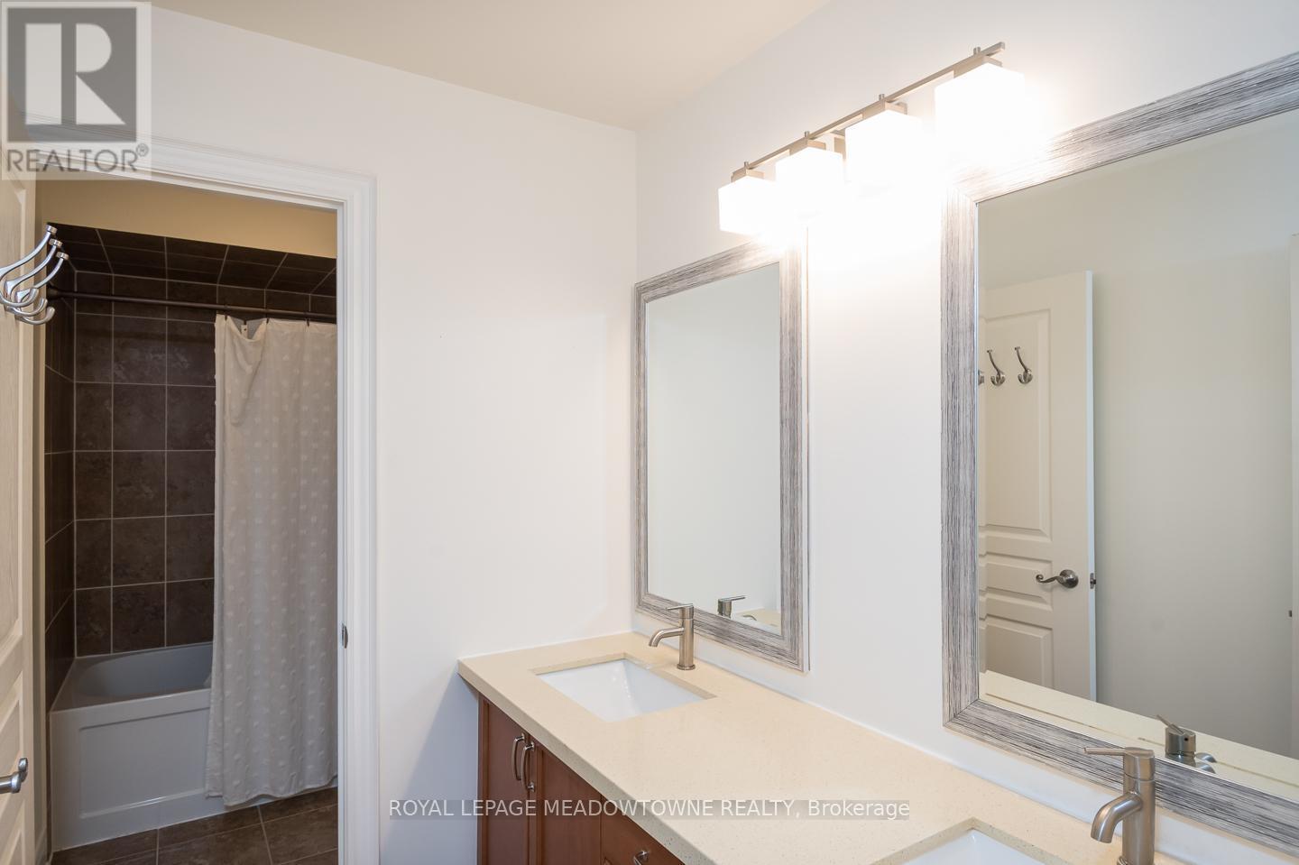 












195 HUDDLESTONE CRESCENT

,
Milton,




Ontario
L9T8M9

