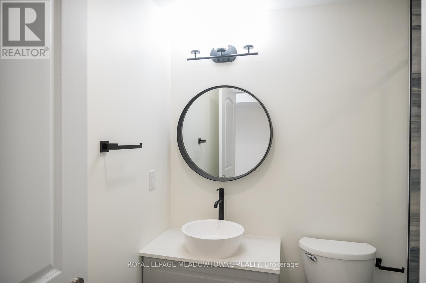 












195 HUDDLESTONE CRESCENT

,
Milton,




Ontario
L9T8M9

