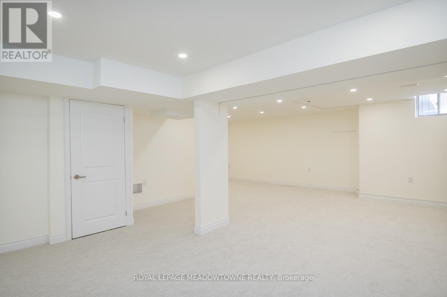 












195 HUDDLESTONE CRESCENT

,
Milton,




Ontario
L9T8M9

