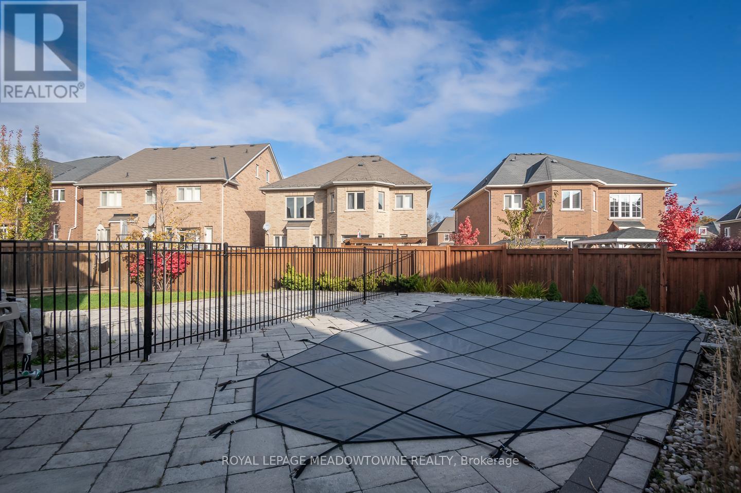 












195 HUDDLESTONE CRESCENT

,
Milton,




Ontario
L9T8M9

