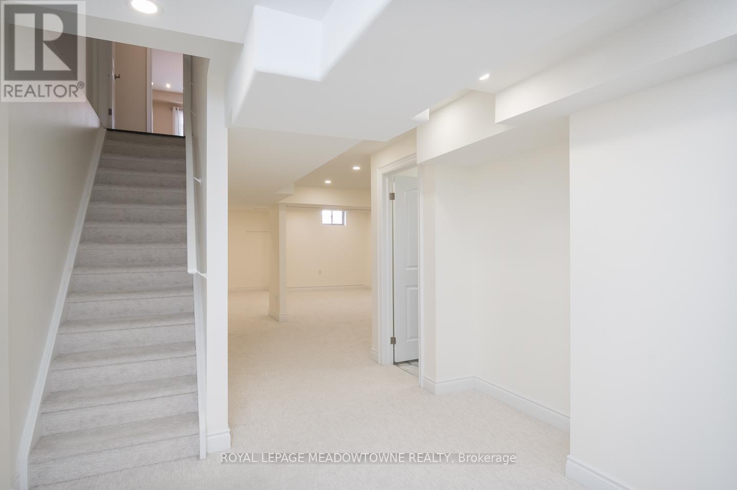 












195 HUDDLESTONE CRESCENT

,
Milton,




Ontario
L9T8M9

