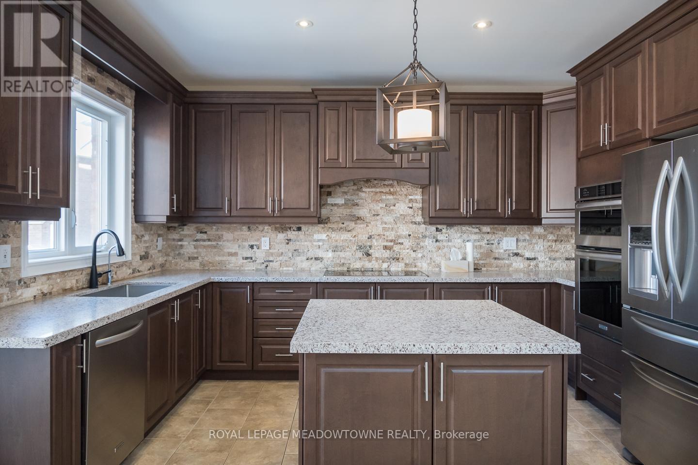 












195 HUDDLESTONE CRESCENT

,
Milton,




Ontario
L9T8M9

