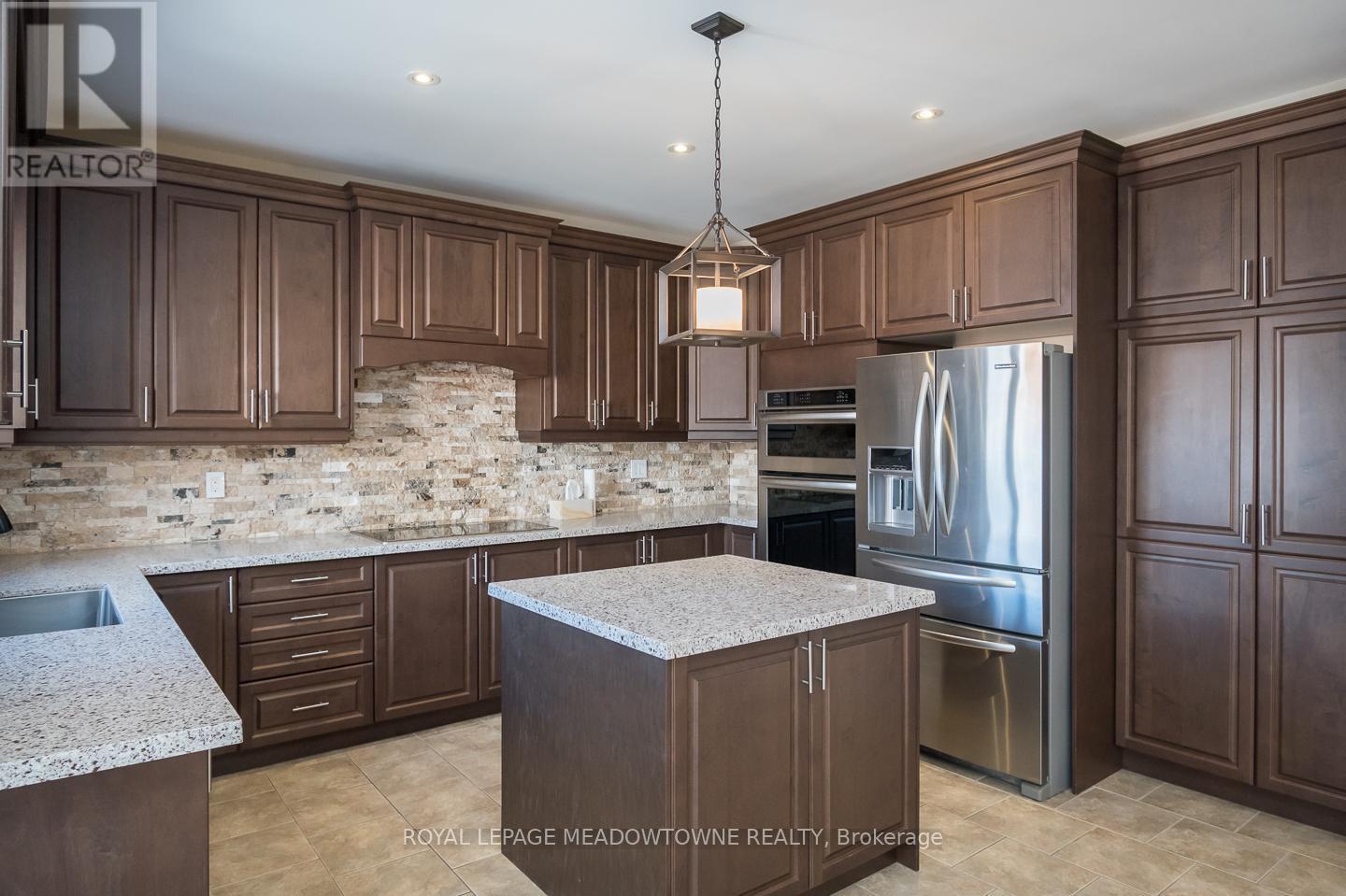 












195 HUDDLESTONE CRESCENT

,
Milton,




Ontario
L9T8M9

