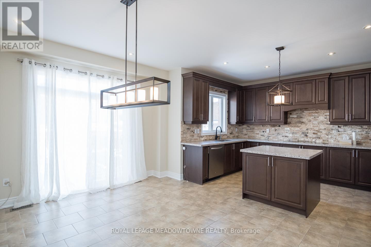 












195 HUDDLESTONE CRESCENT

,
Milton,




Ontario
L9T8M9

