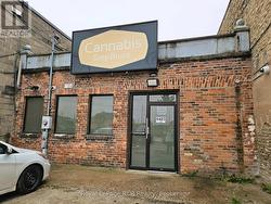 Back access with private parking