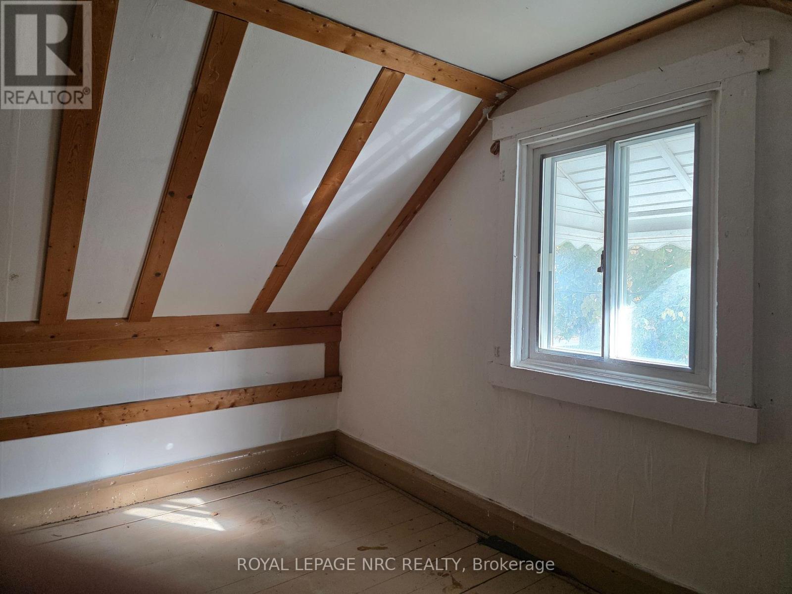 












39 MANCHESTER AVENUE

,
St. Catharines (Haig),




Ontario
L2R1N9

