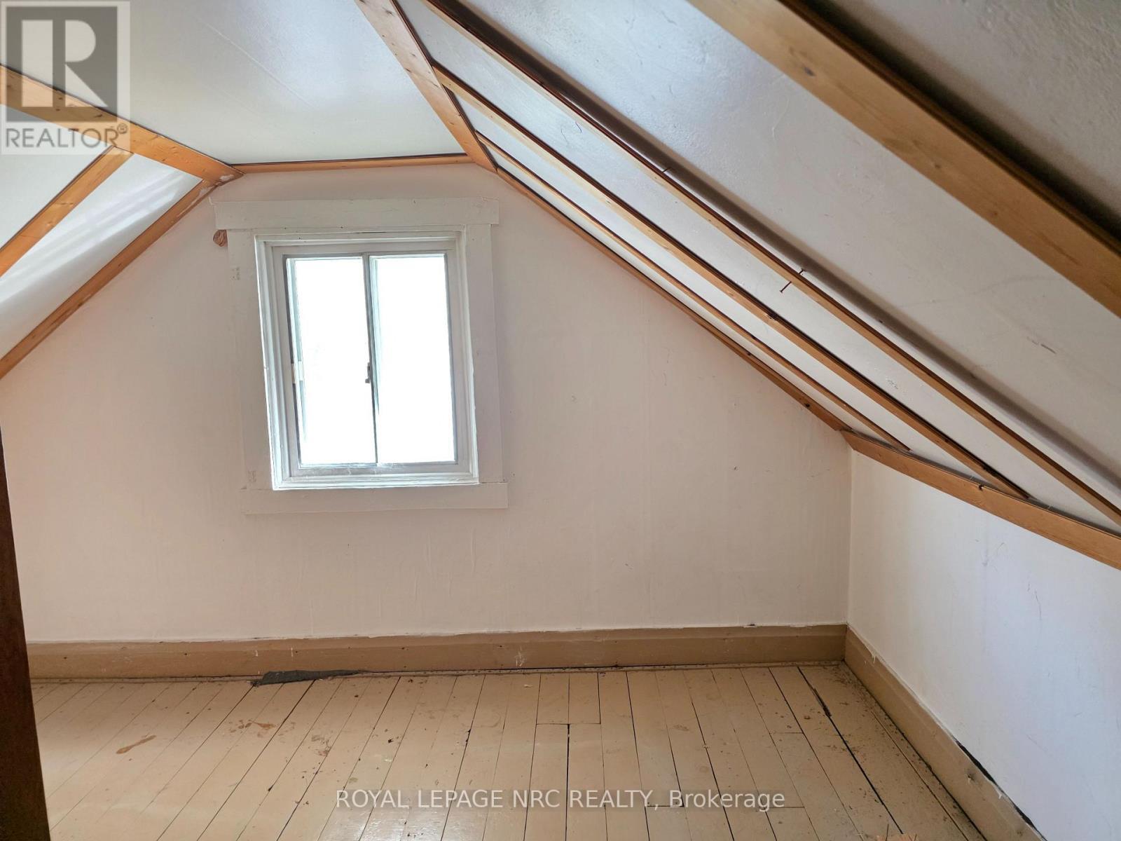 












39 MANCHESTER AVENUE

,
St. Catharines (Haig),




Ontario
L2R1N9

