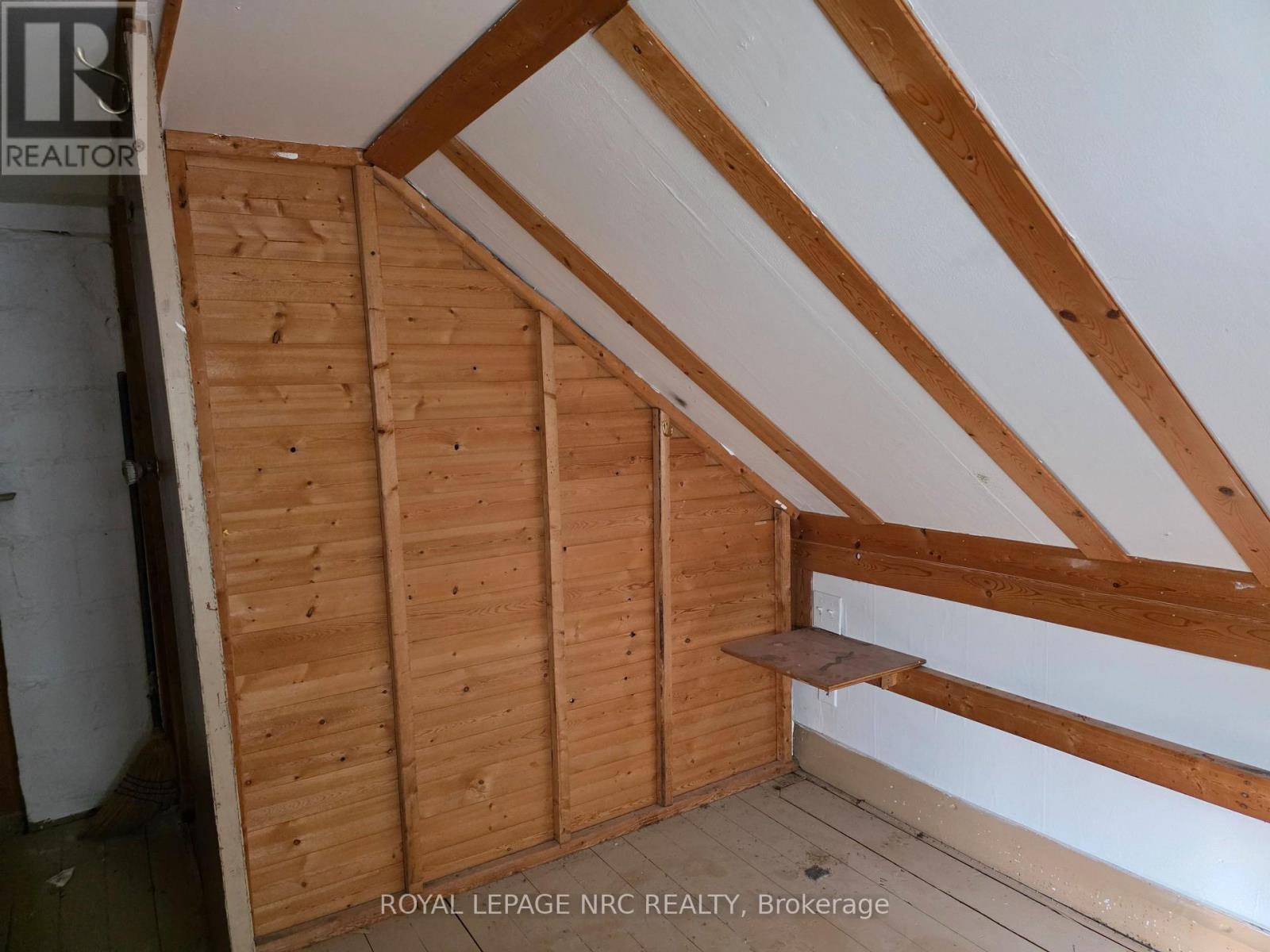 












39 MANCHESTER AVENUE

,
St. Catharines (Haig),




Ontario
L2R1N9

