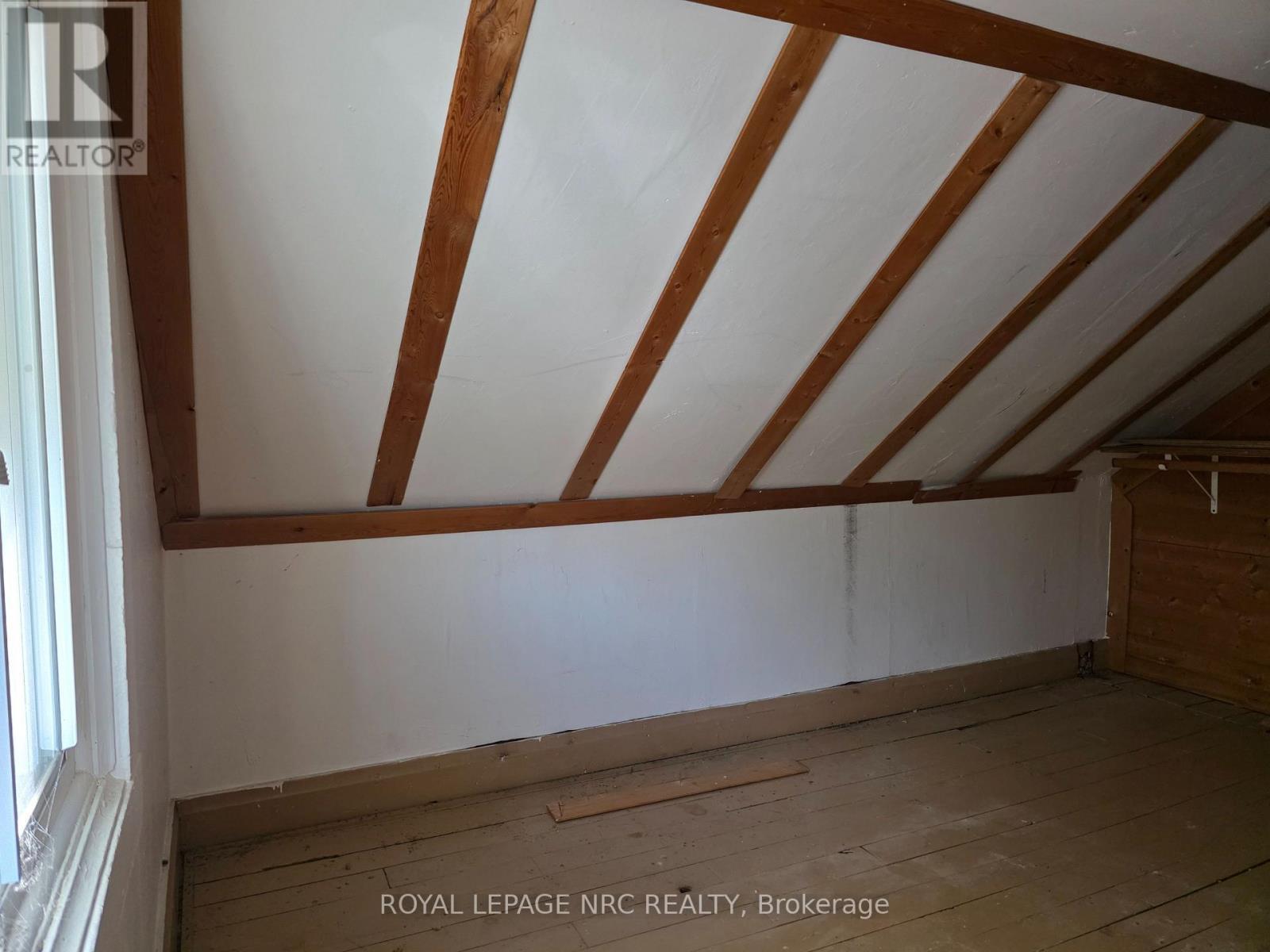 












39 MANCHESTER AVENUE

,
St. Catharines (Haig),




Ontario
L2R1N9

