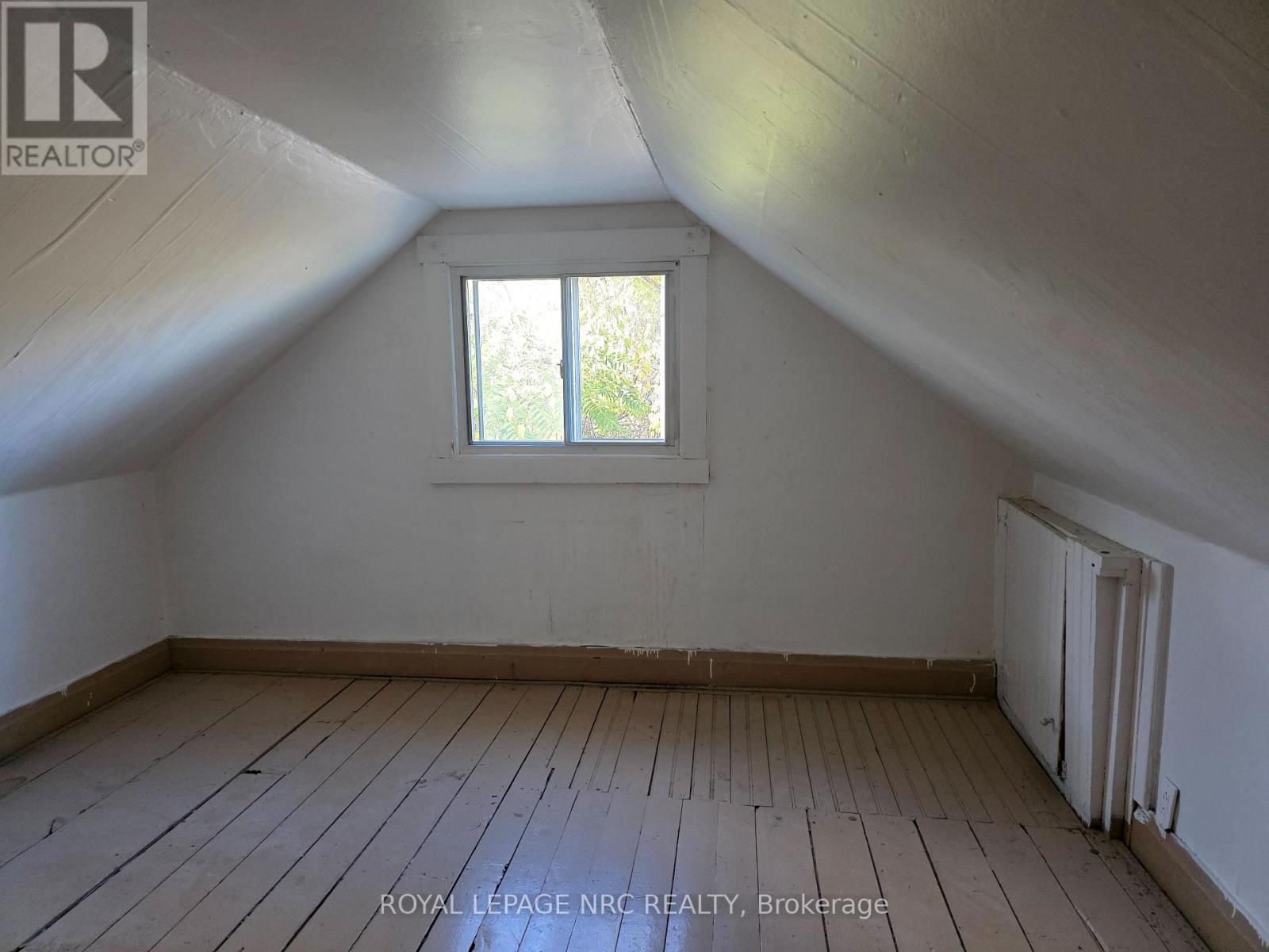 












39 MANCHESTER AVENUE

,
St. Catharines (Haig),




Ontario
L2R1N9

