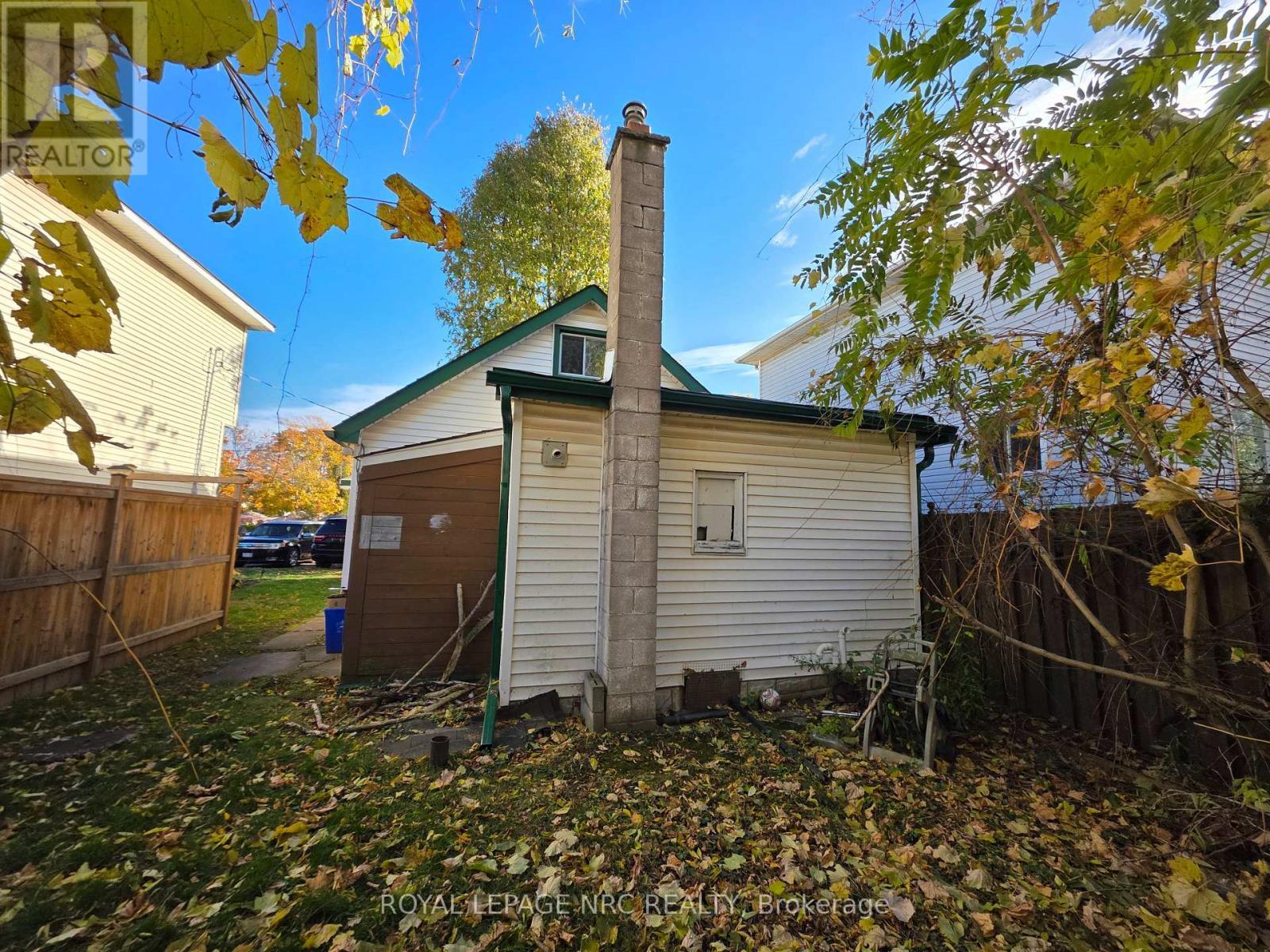 












39 MANCHESTER AVENUE

,
St. Catharines (Haig),




Ontario
L2R1N9

