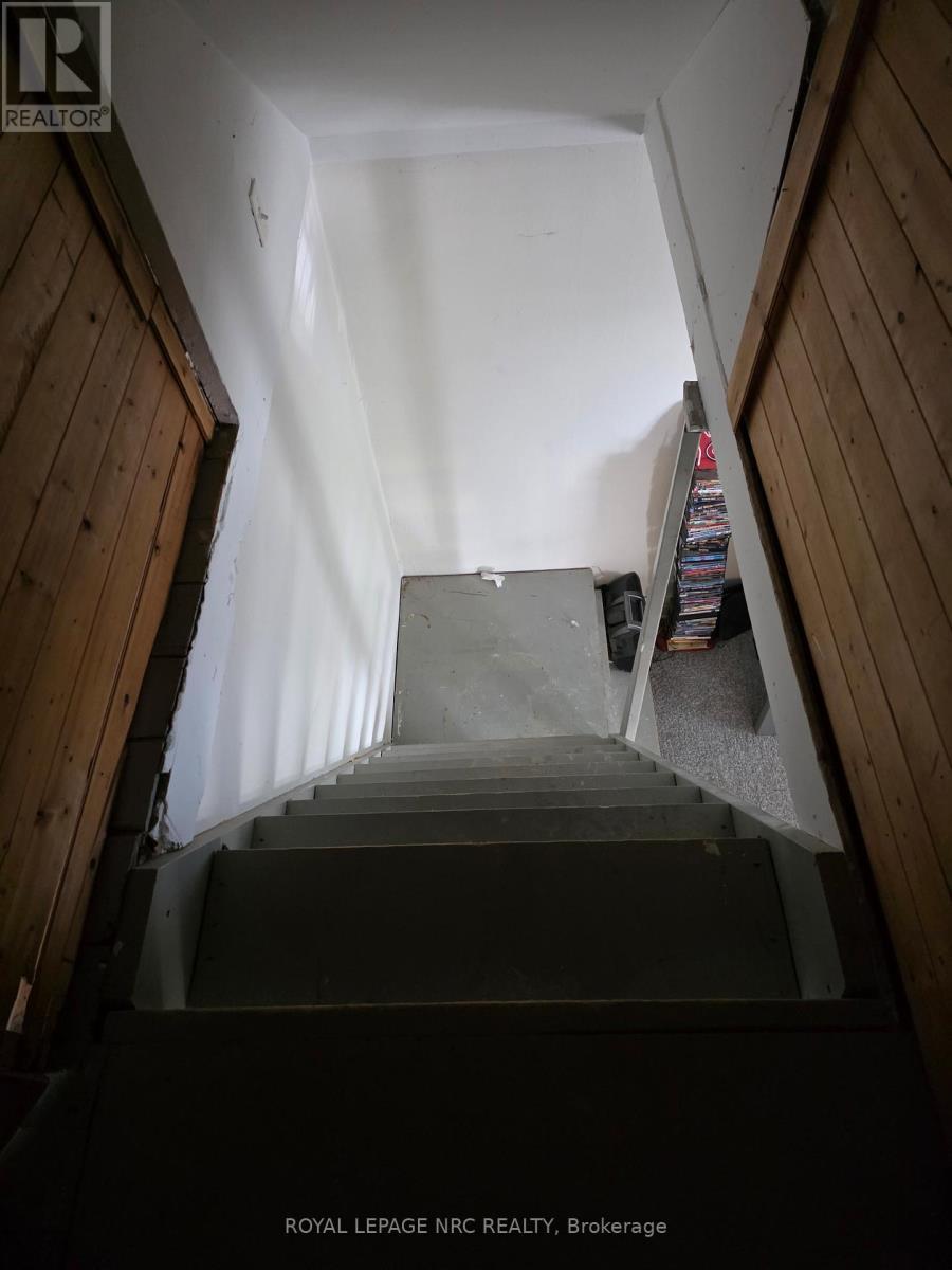 












39 MANCHESTER AVENUE

,
St. Catharines (Haig),




Ontario
L2R1N9

