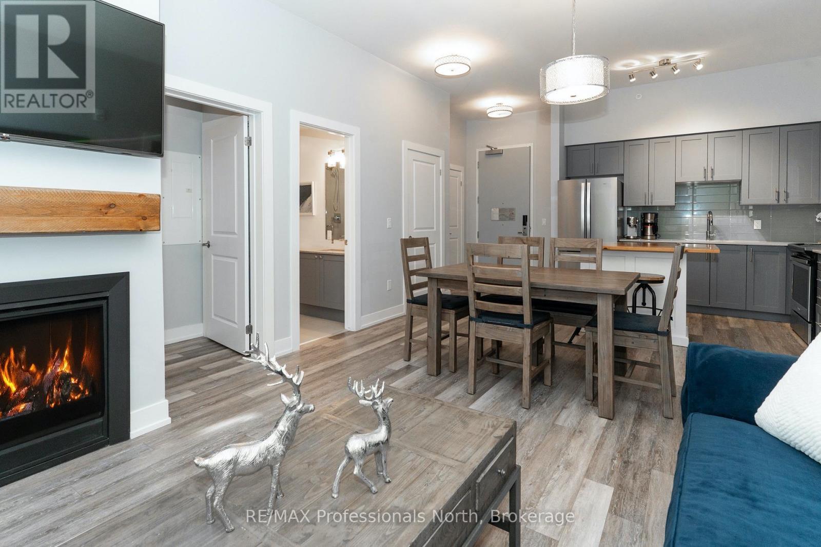 












100 - 25 PEN LAKE POINT ROAD

,
Huntsville (Chaffey),




Ontario
P1H1A9

