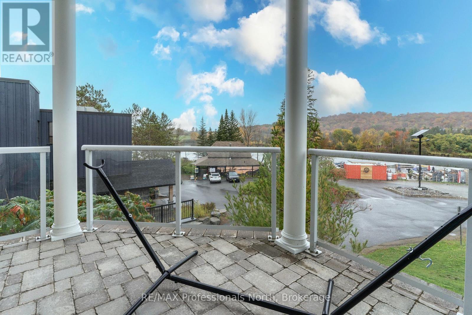 












100 - 25 PEN LAKE POINT ROAD

,
Huntsville (Chaffey),




Ontario
P1H1A9

