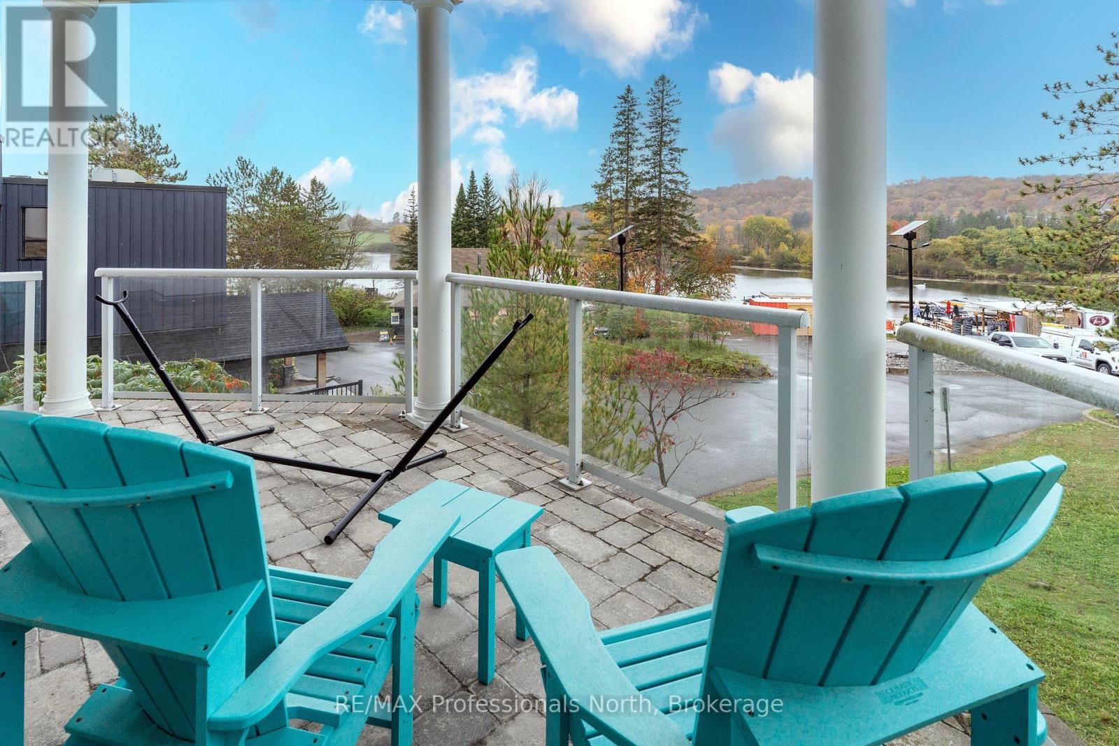 












100 - 25 PEN LAKE POINT ROAD

,
Huntsville (Chaffey),




Ontario
P1H1A9

